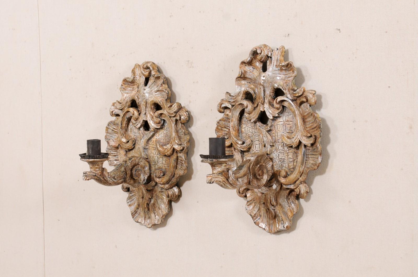 Antik Paar Acanthus Blatt geschnitzt Einzel-Kerze Wandleuchter aus Italien (Italienisch) im Angebot