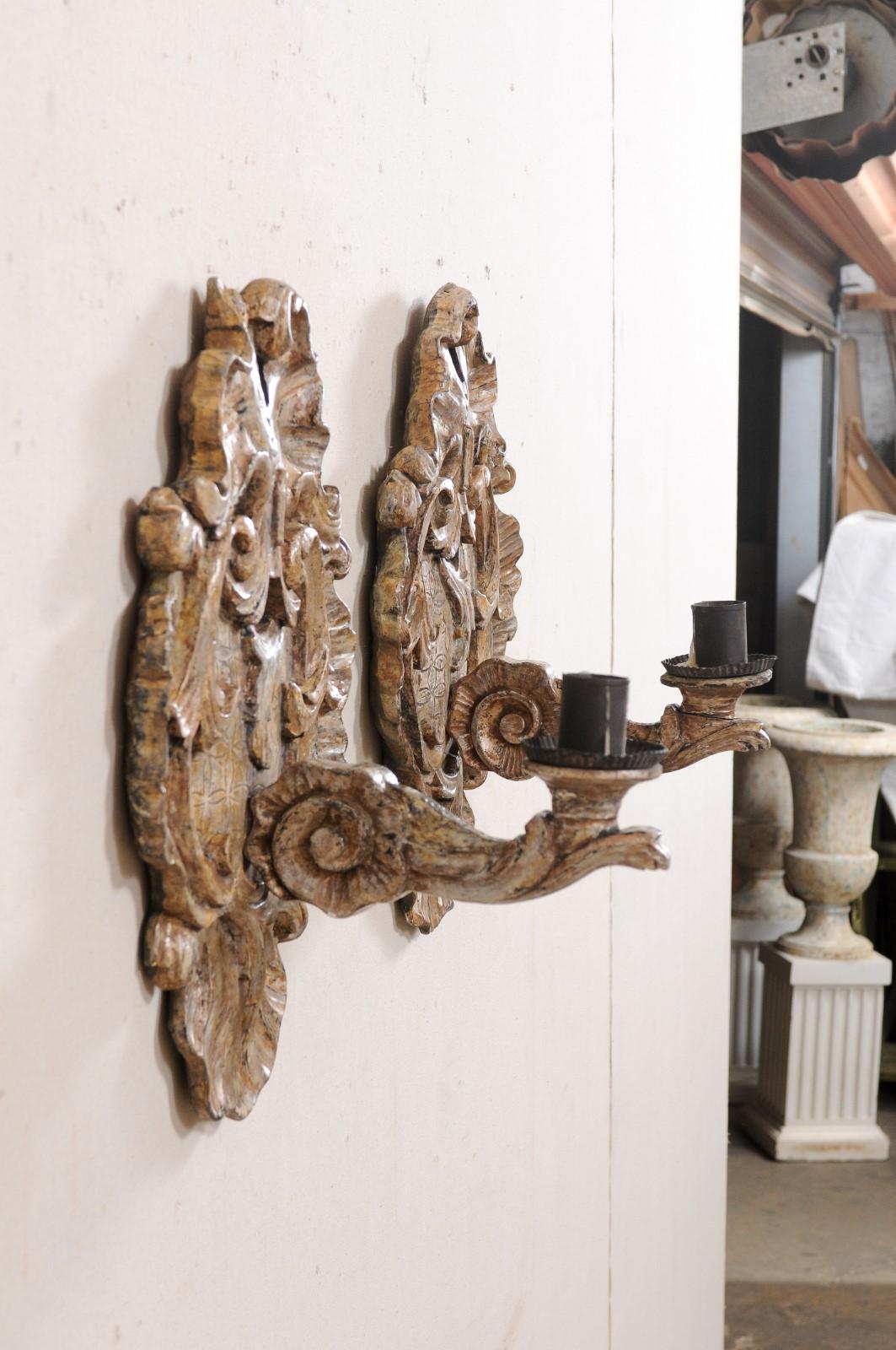 20th Century Antique Pair of Acanthus Leaf-Carved Single-Candle Wall Sconces from Italy For Sale