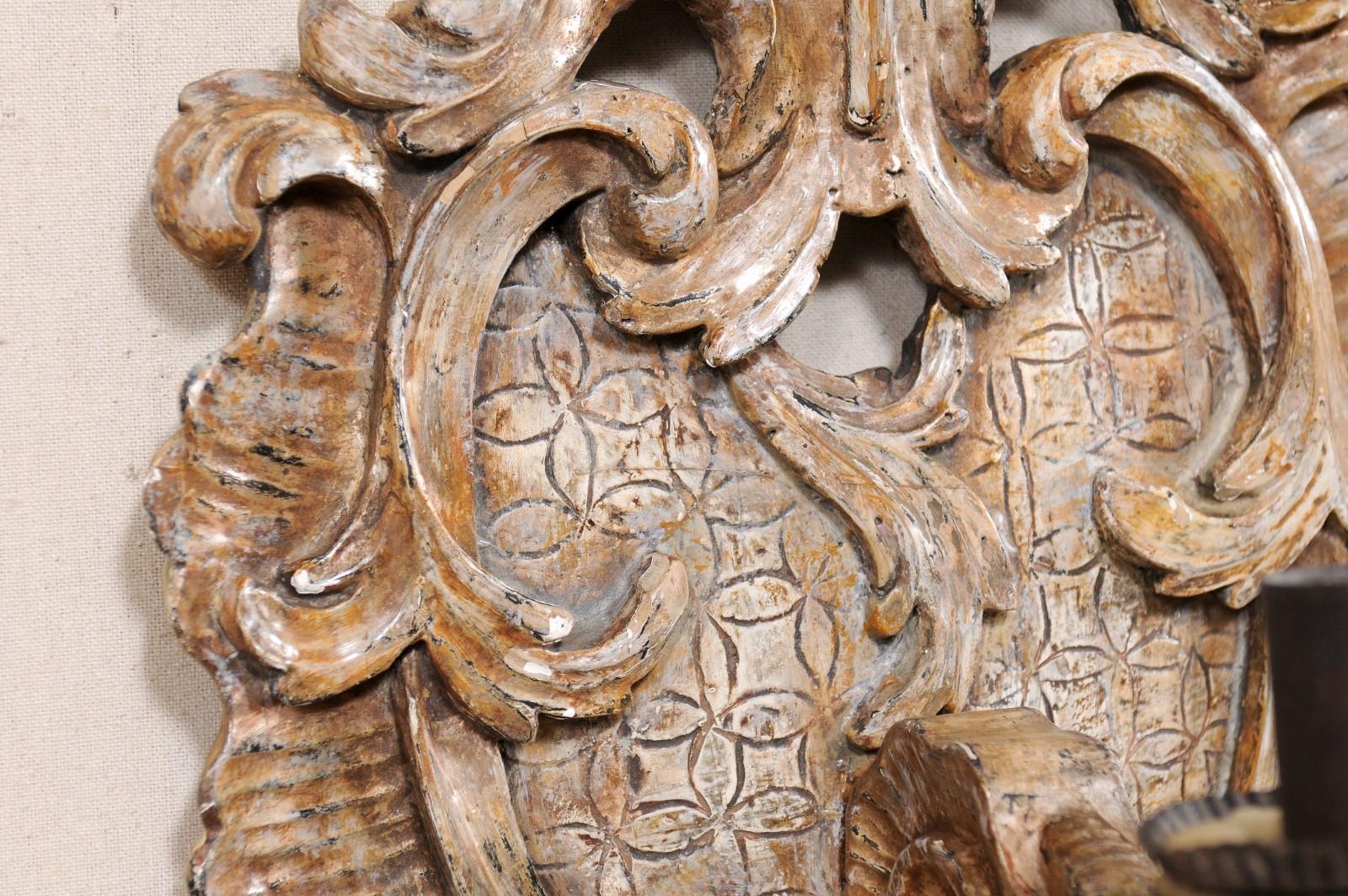 Antikes Paar antiker, blattgeschnitzter Akanthusblatt-Wandleuchter aus Italien im Angebot 1