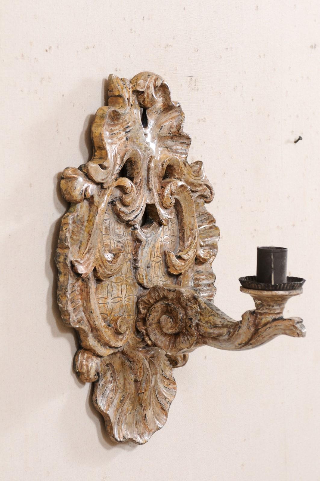 Antique Pair of Acanthus Leaf-Carved Single-Candle Wall Sconces from Italy For Sale 3