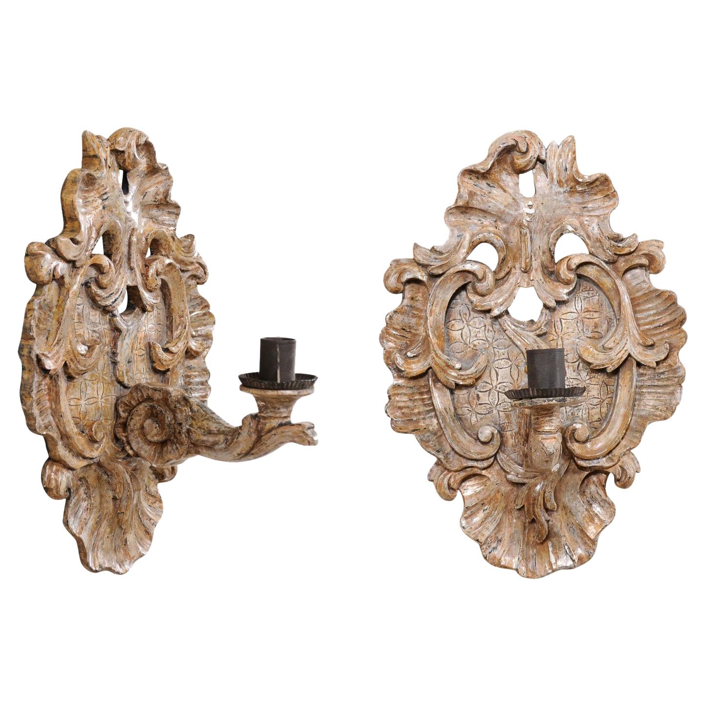 Antique Pair of Acanthus Leaf-Carved Single-Candle Wall Sconces from Italy For Sale