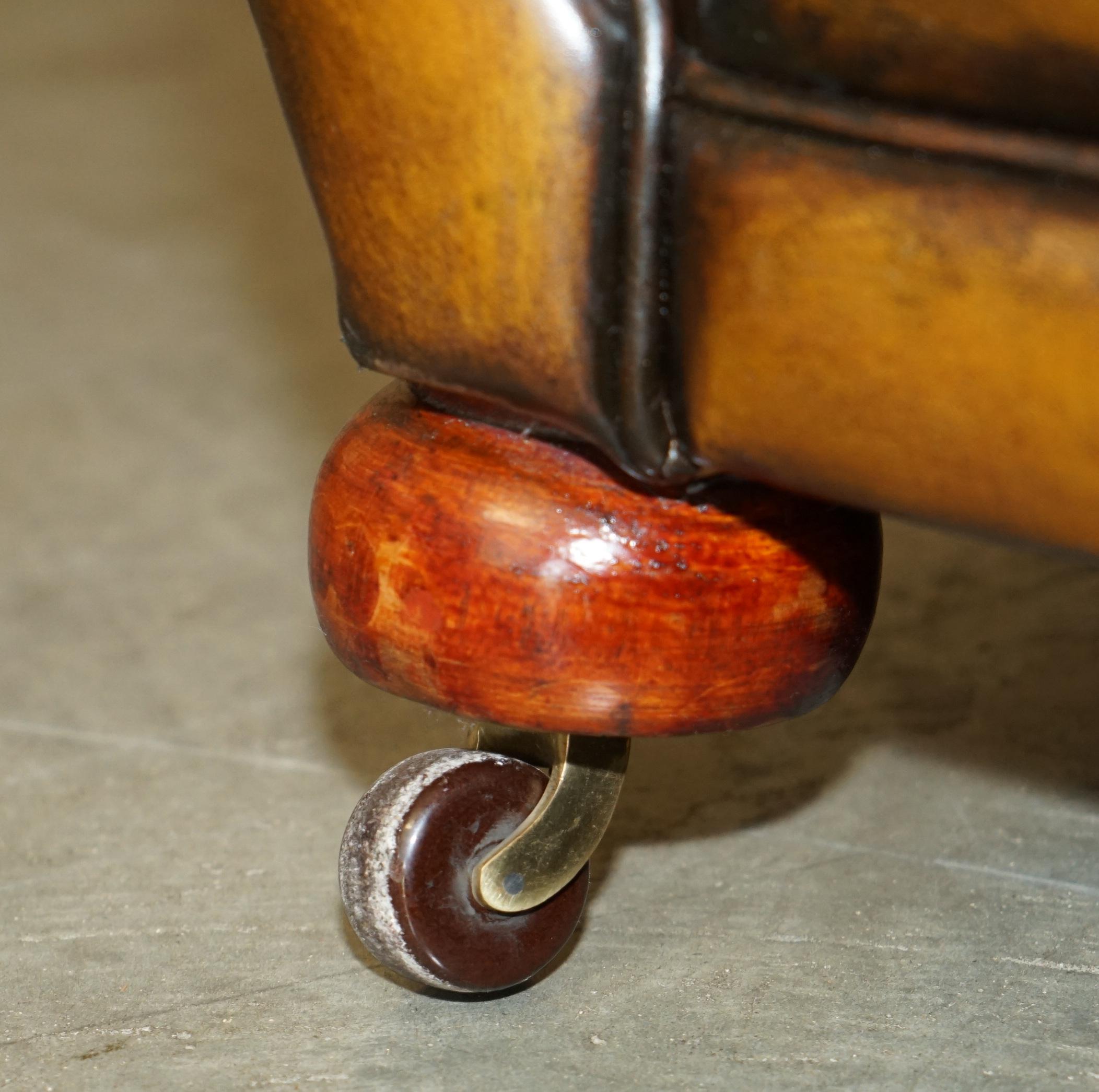Paire d'armoires de club art déco 1920 entièrement rénovées en cuir marron cigare en vente 10