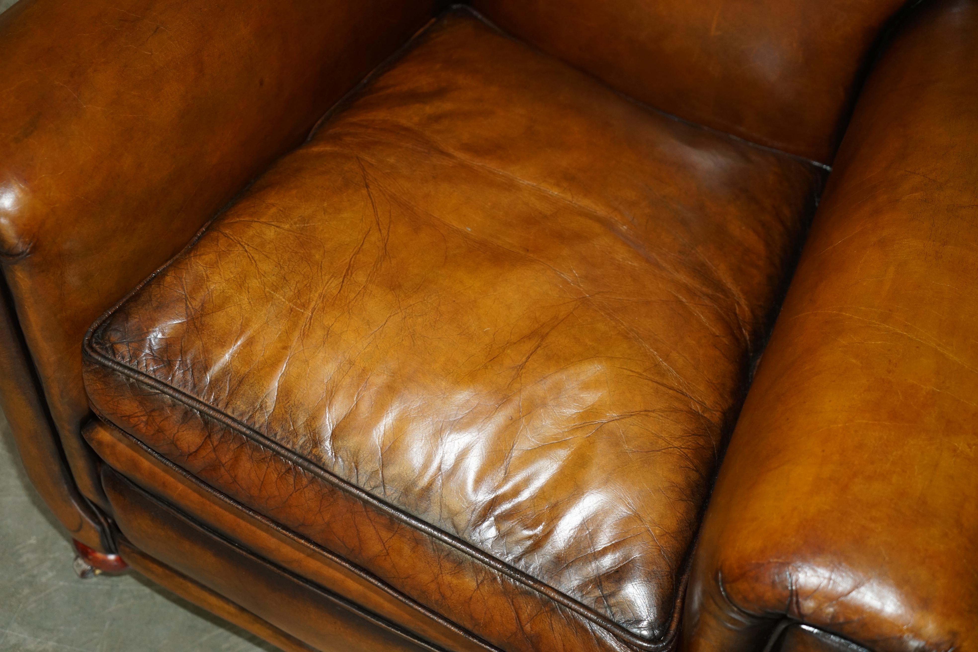 Début du 20ème siècle Paire d'armoires de club art déco 1920 entièrement rénovées en cuir marron cigare en vente