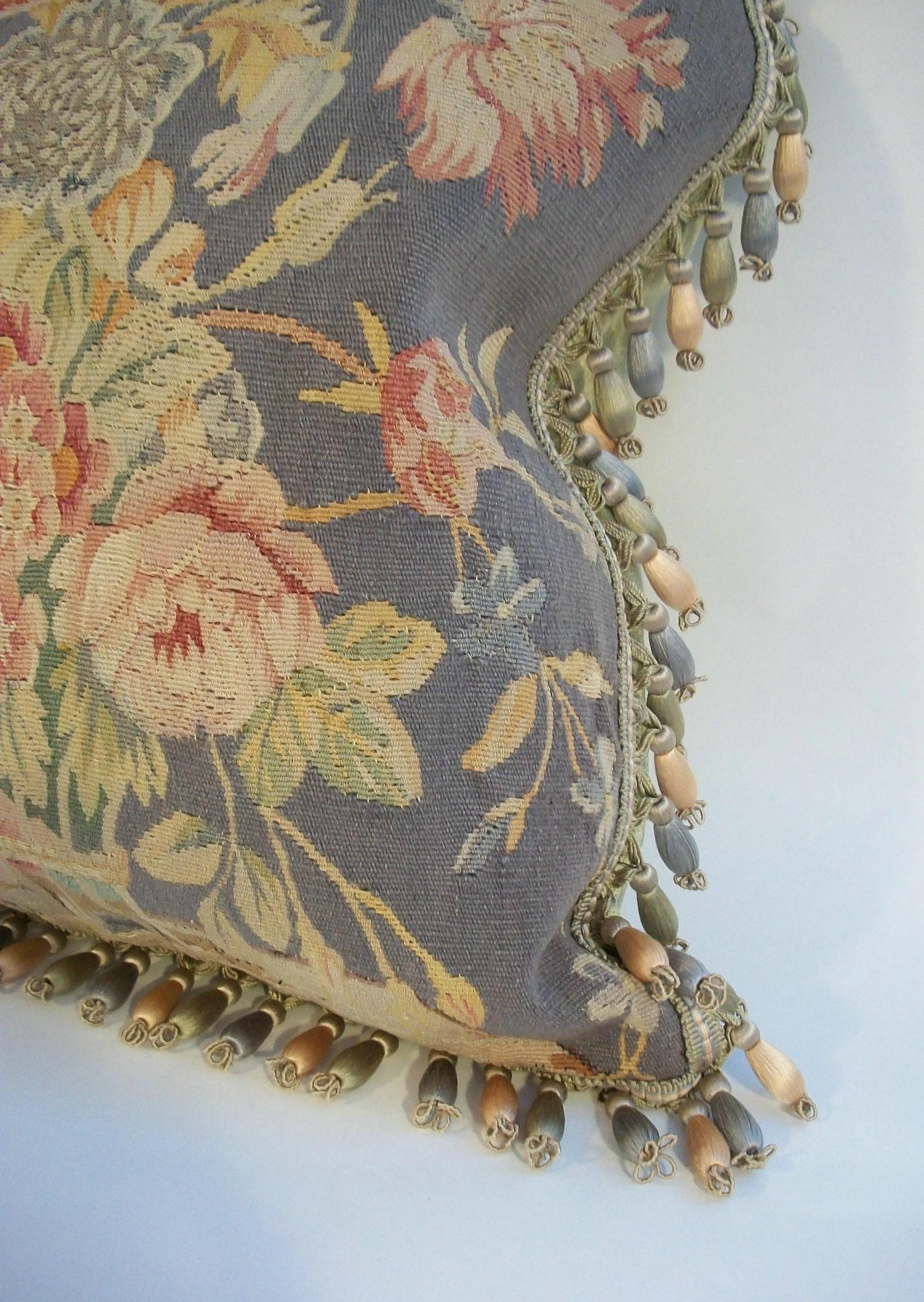 Antique Pair of Aubusson Tapestry Pillows - Wool & Silk - France - Circa 1820 For Sale 7