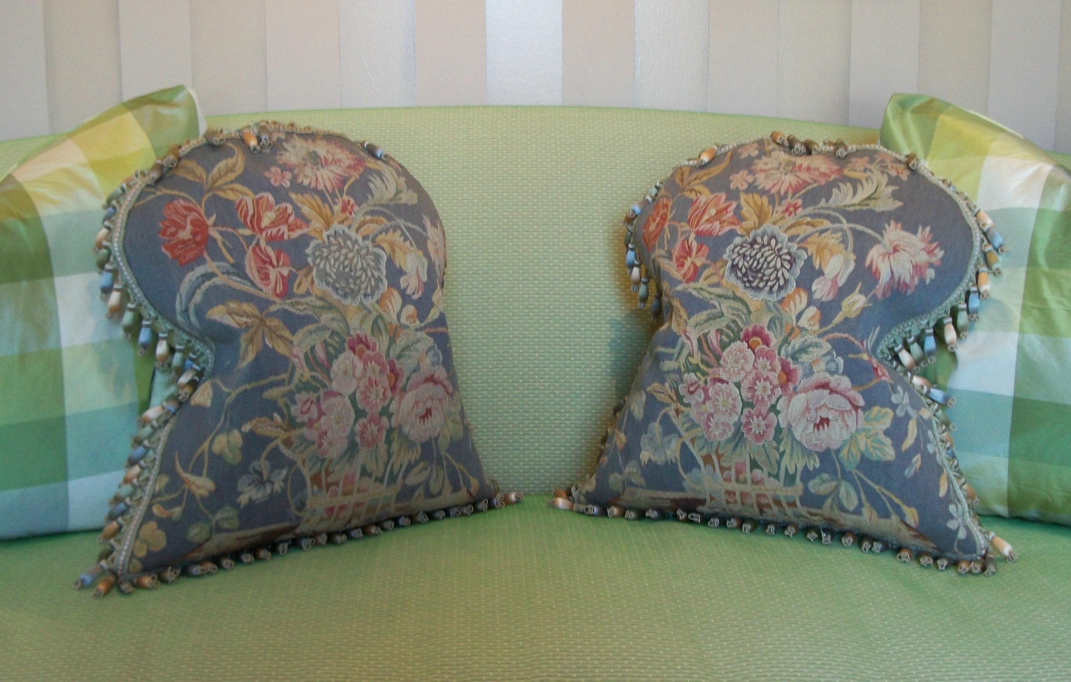 Hand-Crafted Antique Pair of Aubusson Tapestry Pillows - Wool & Silk - France - Circa 1820 For Sale