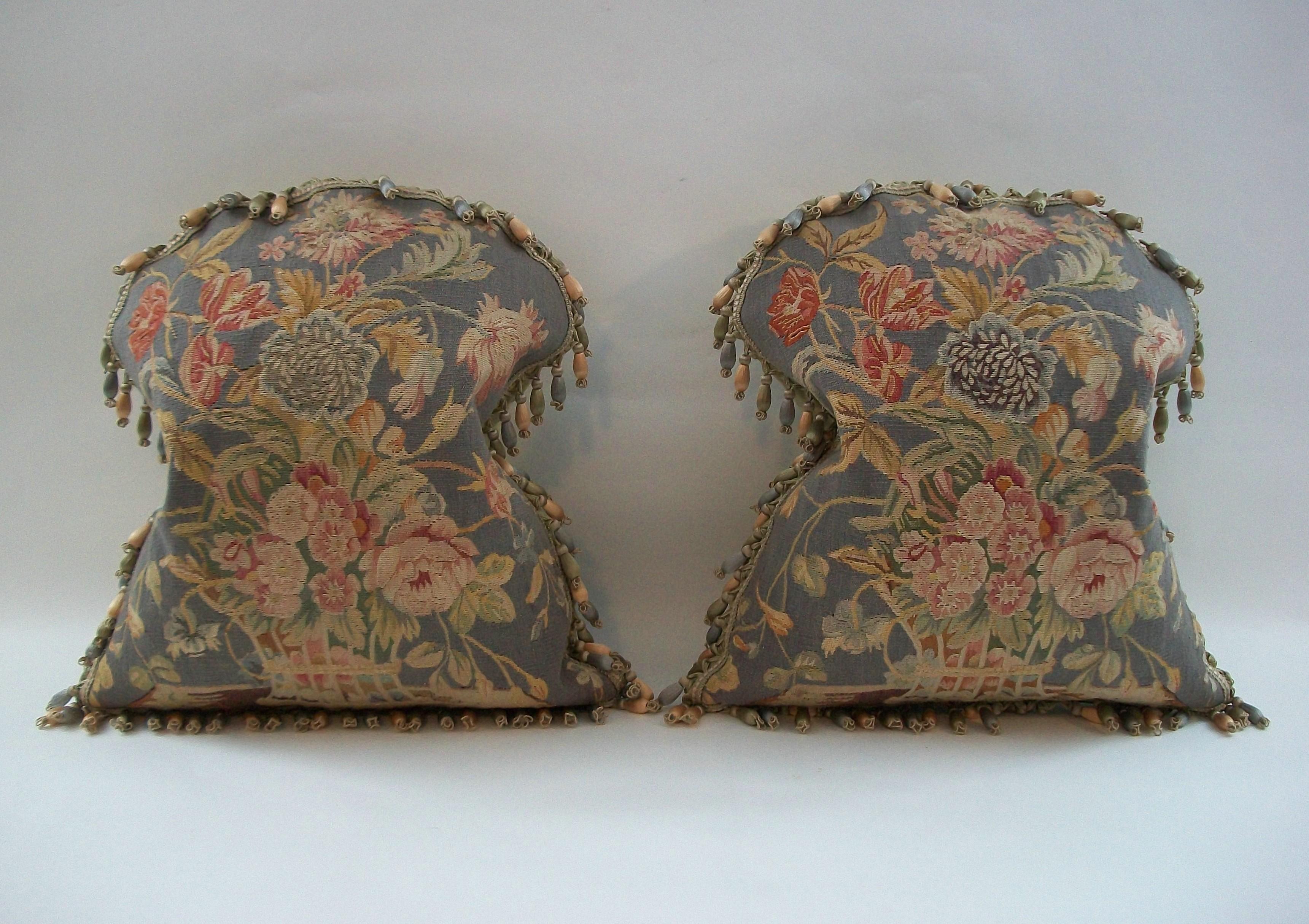 19th Century Antique Pair of Aubusson Tapestry Pillows - Wool & Silk - France - Circa 1820 For Sale