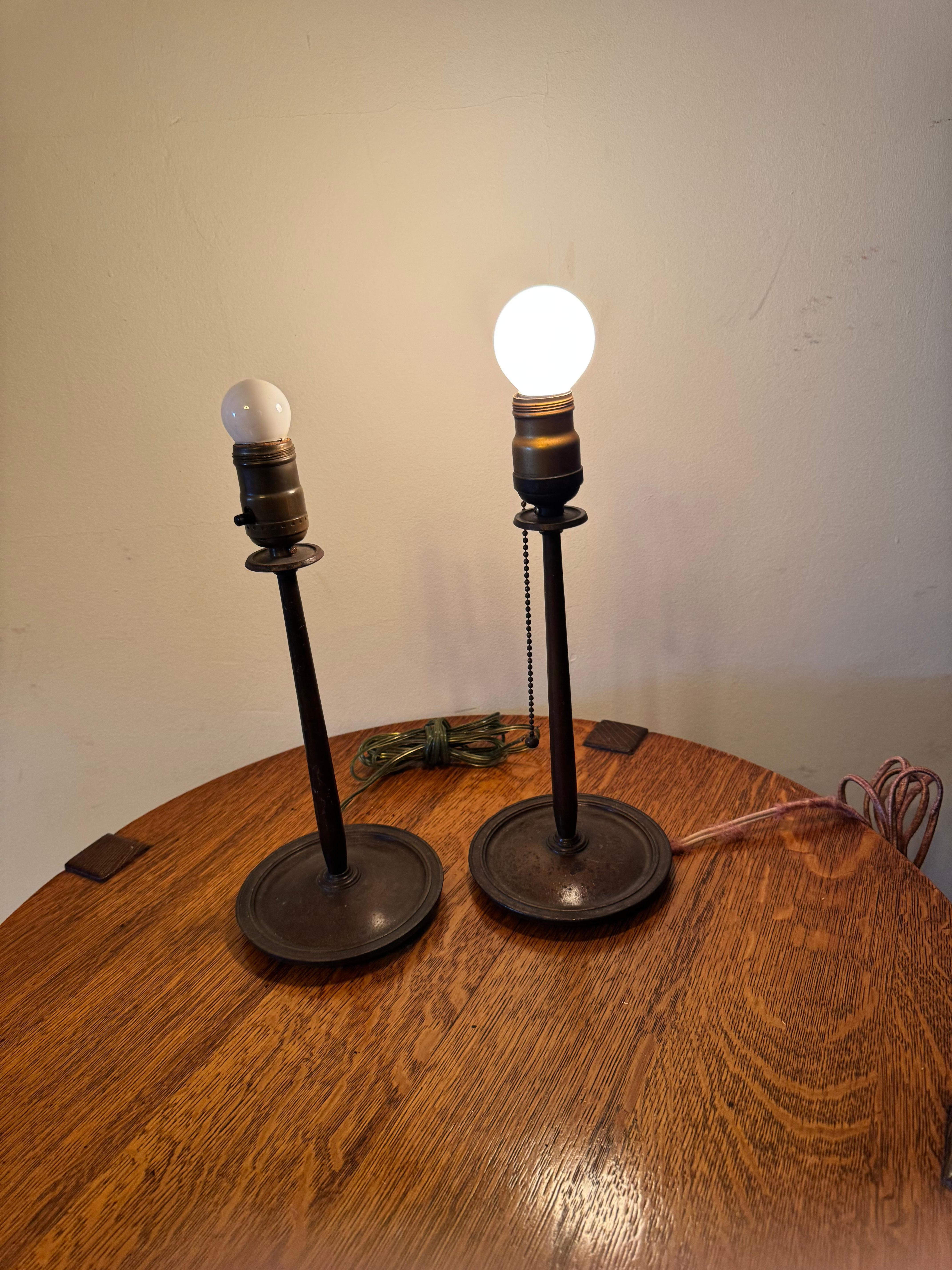 Antikes Paar „Aurora“-Sessel  Lampe  Die 