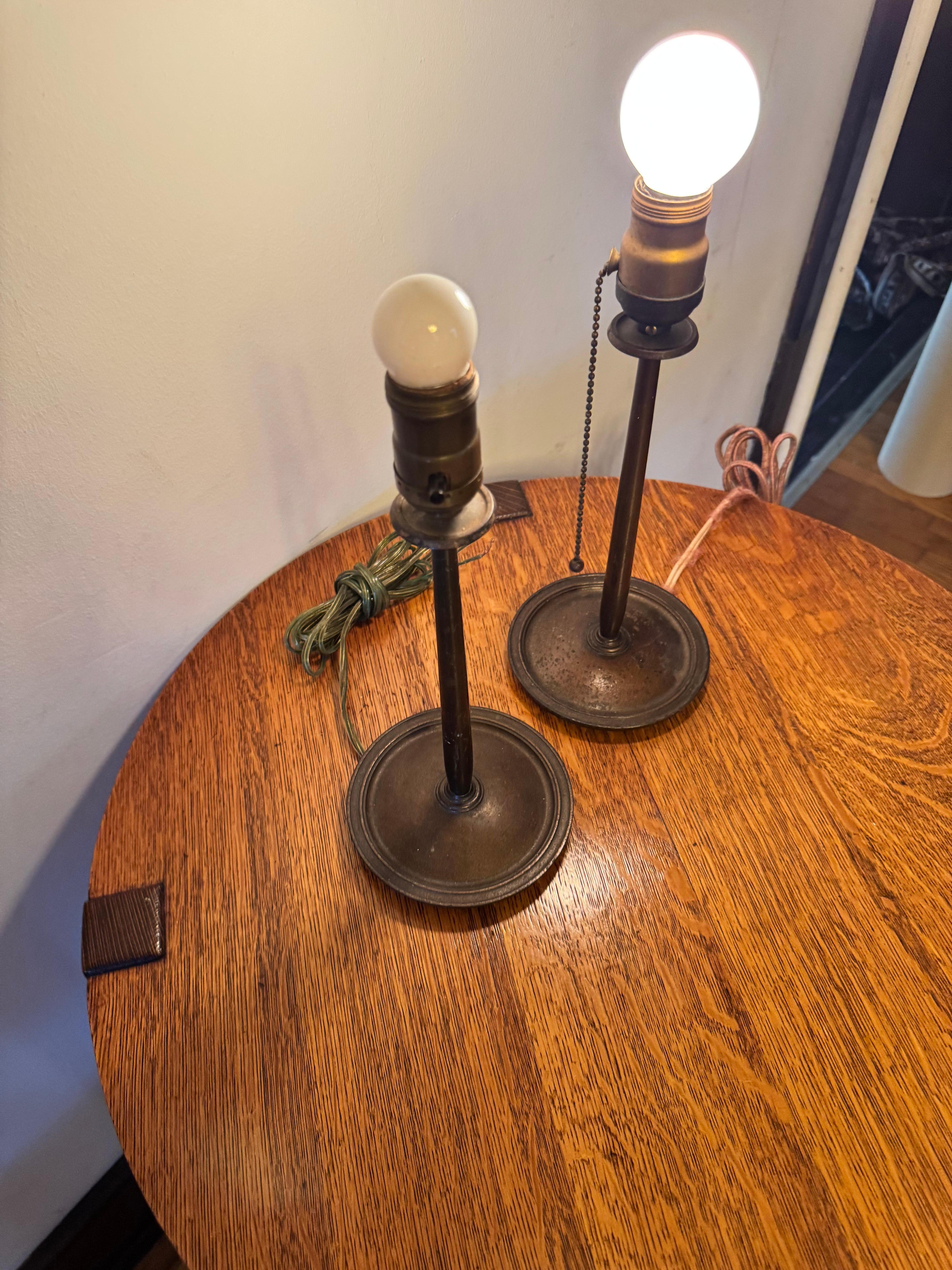 Antikes Paar „Aurora“-Sessel  Lampe  Die 