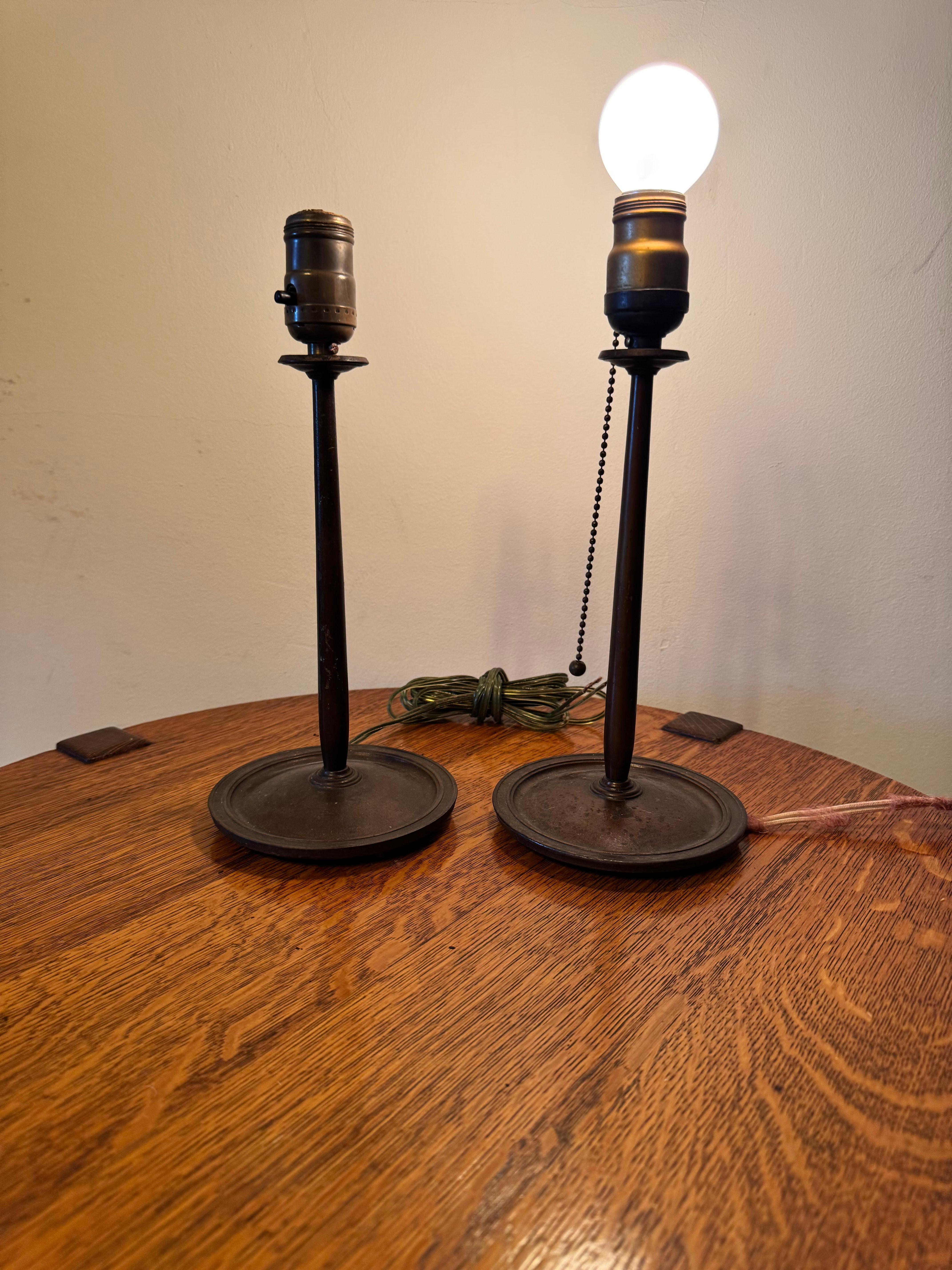 Antikes Paar „Aurora“-Sessel  Lampe  Die 