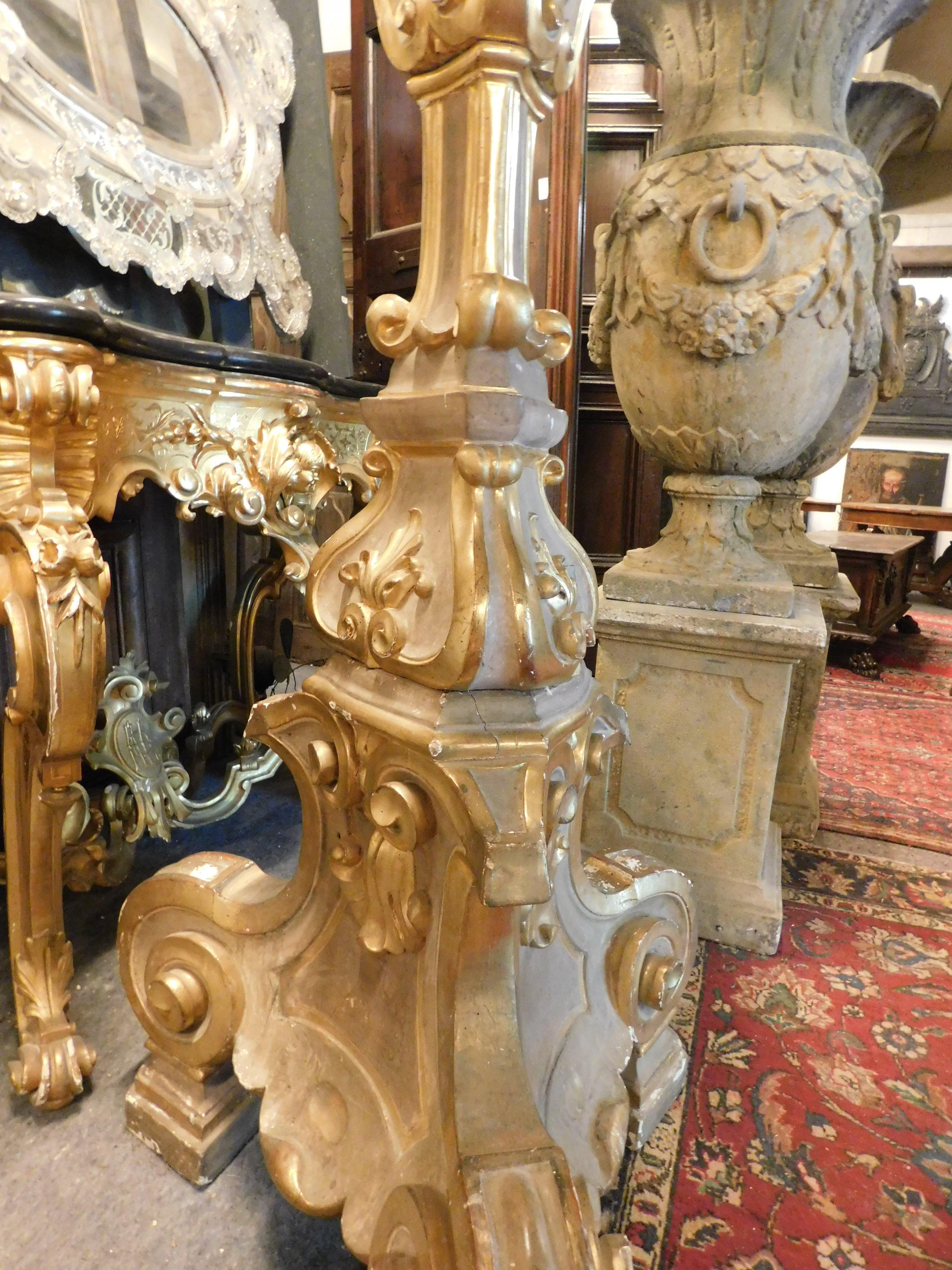 Antique pair of big gilded and carved wooden candlesticks, Florence (Italy) For Sale 3