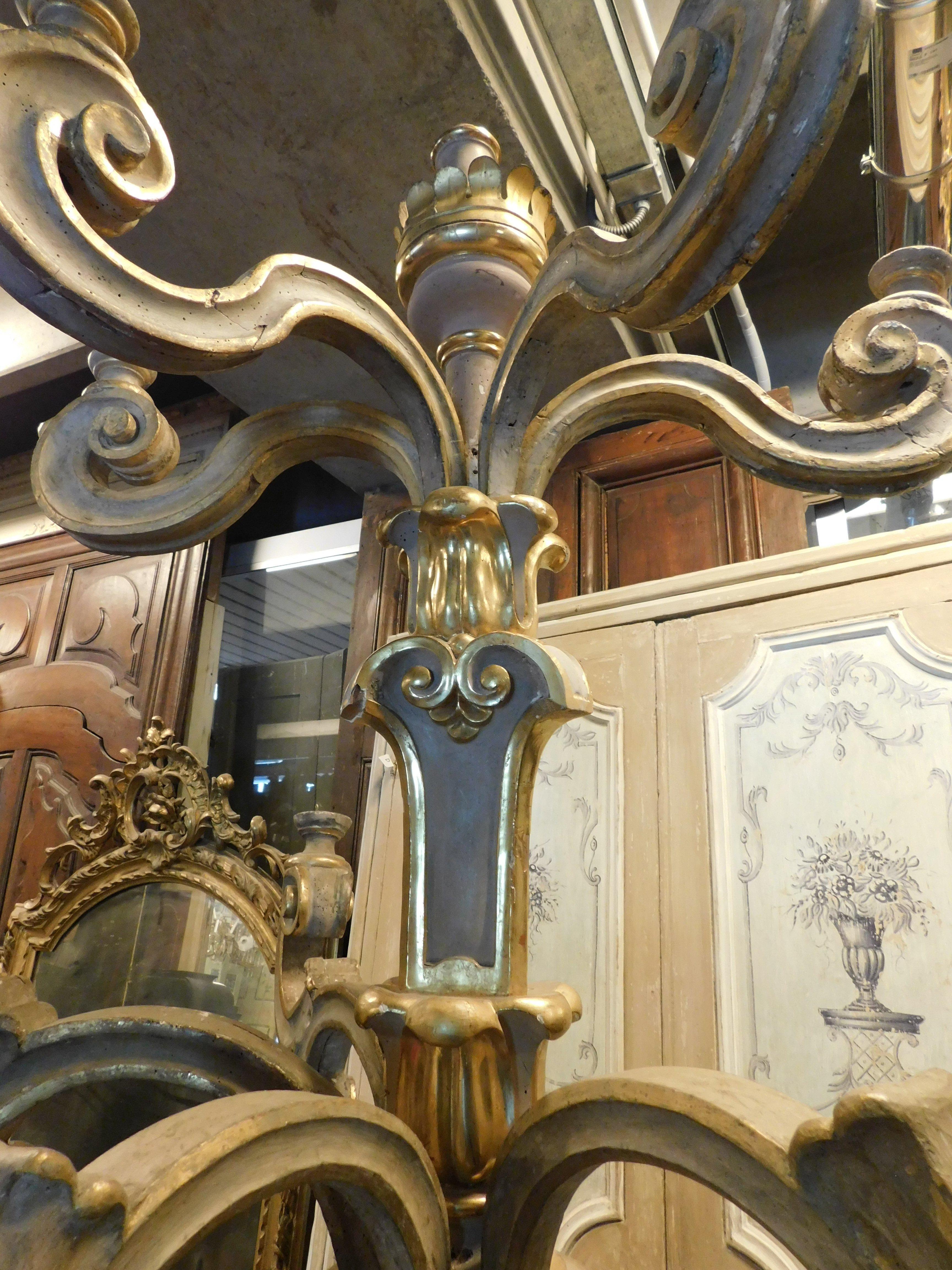 Antique pair of big gilded and carved wooden candlesticks, Florence (Italy) For Sale 5