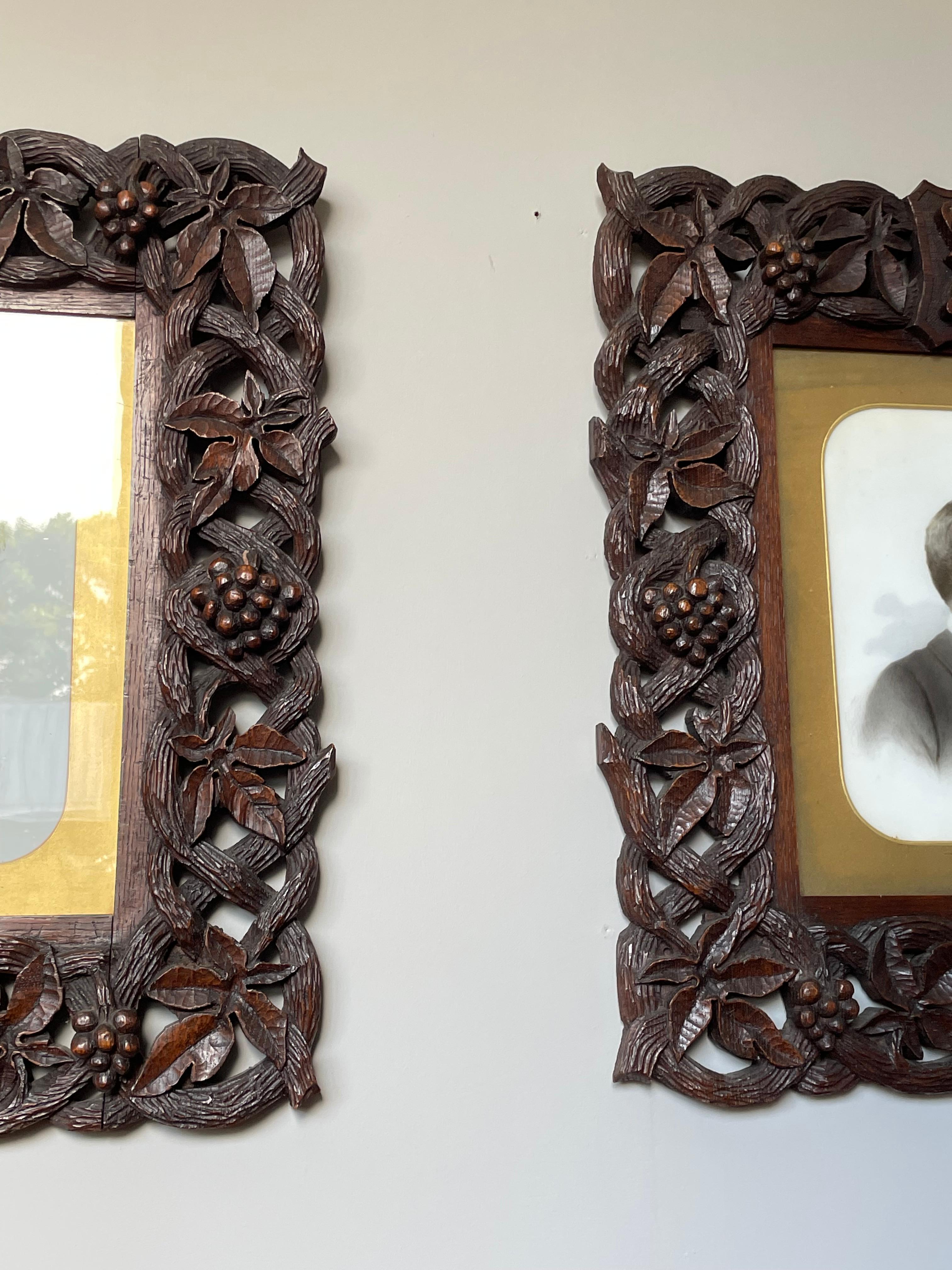 Antique Pair of Black Forest Photo Frames / Wall Mirrors with Grapevine Frames For Sale 10