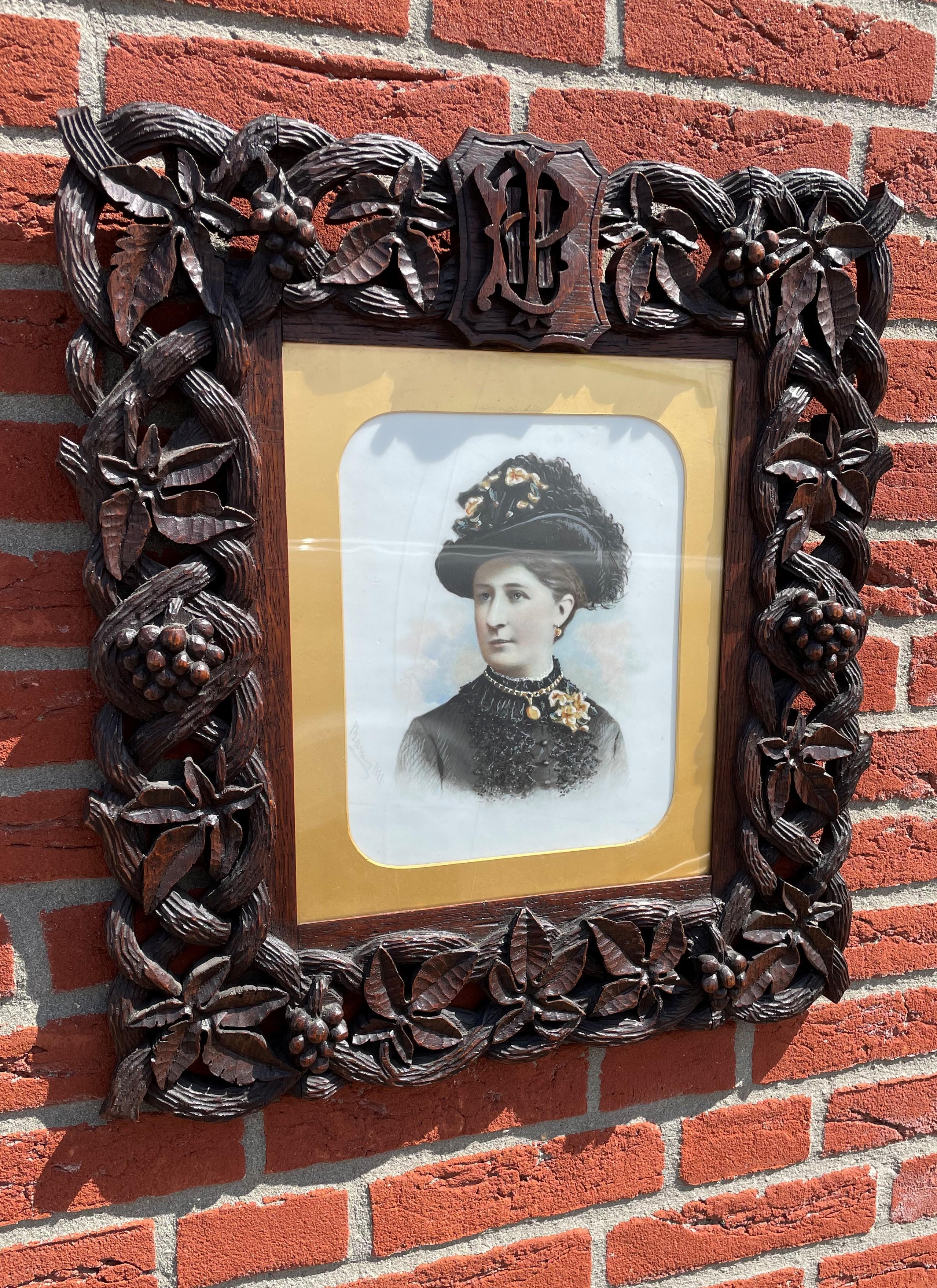 Antique Pair of Black Forest Photo Frames / Wall Mirrors with Grapevine Frames In Excellent Condition For Sale In Lisse, NL