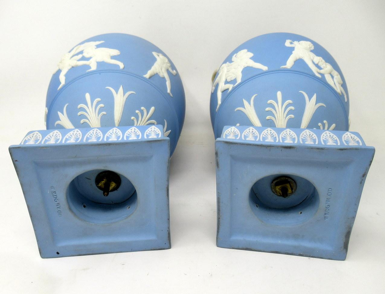 Antique Paire d'Urnes Céramique Bleue Wedgwood Jasperware Vases John Flaxman Cherubs 2