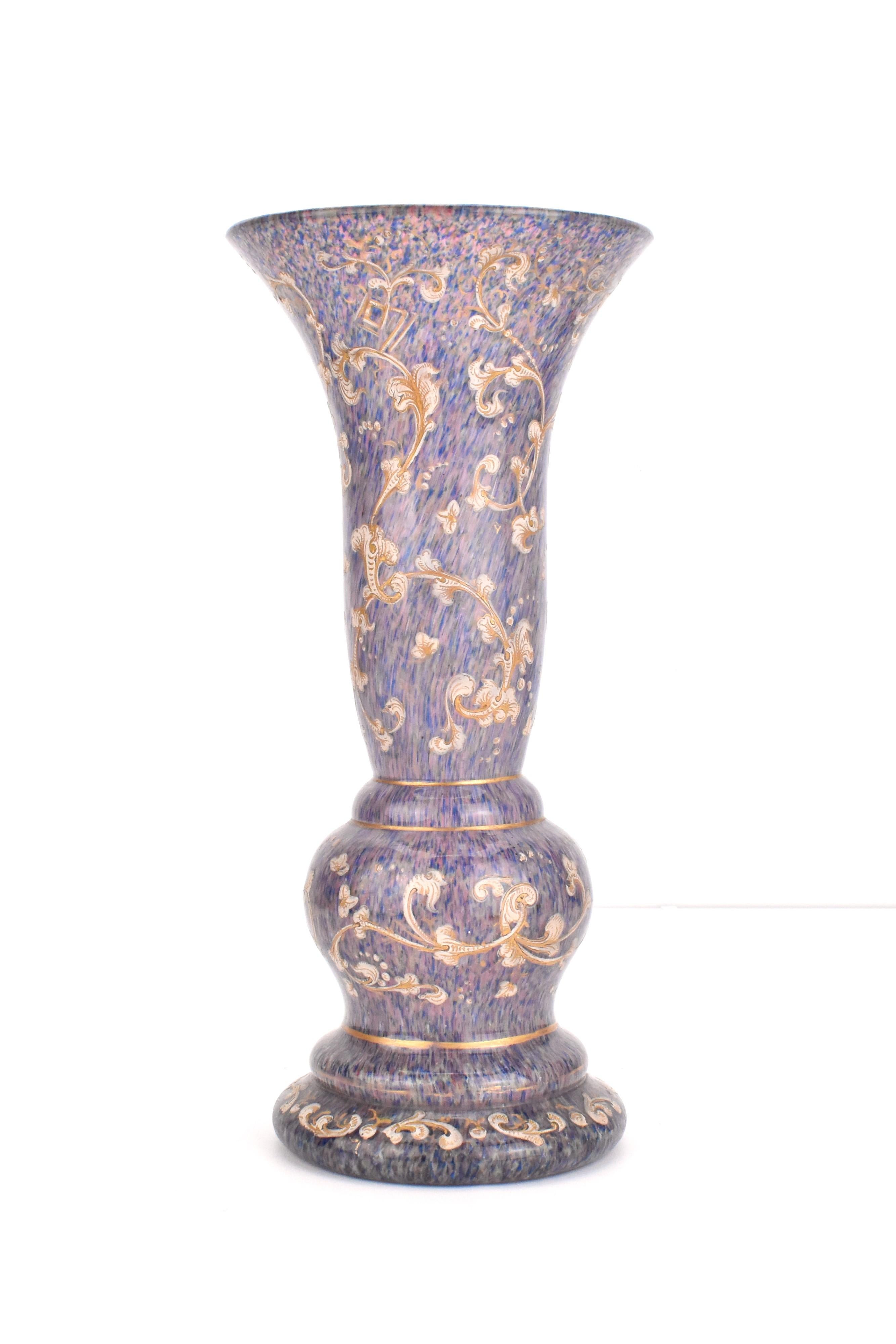 Coppia di vasi in vetro artistico smaltato di Boemia di Moser, XIX secolo In condizioni buone in vendita a Rostock, MV