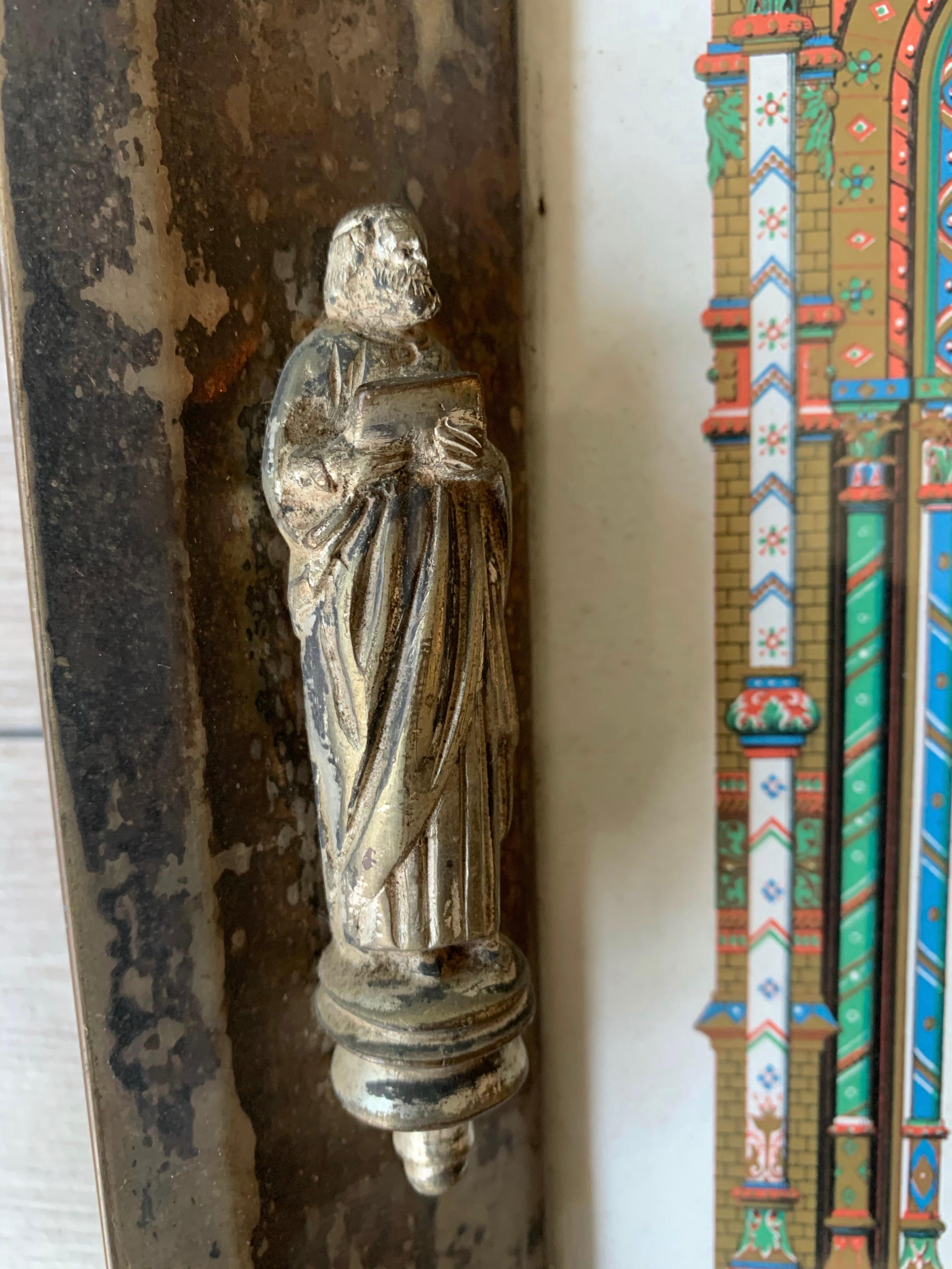 Antikes Paar gotische Wandbilderrahmen aus Messing und Bronze mit Heiligen-Skulpturen, antik im Zustand „Gut“ im Angebot in Lisse, NL