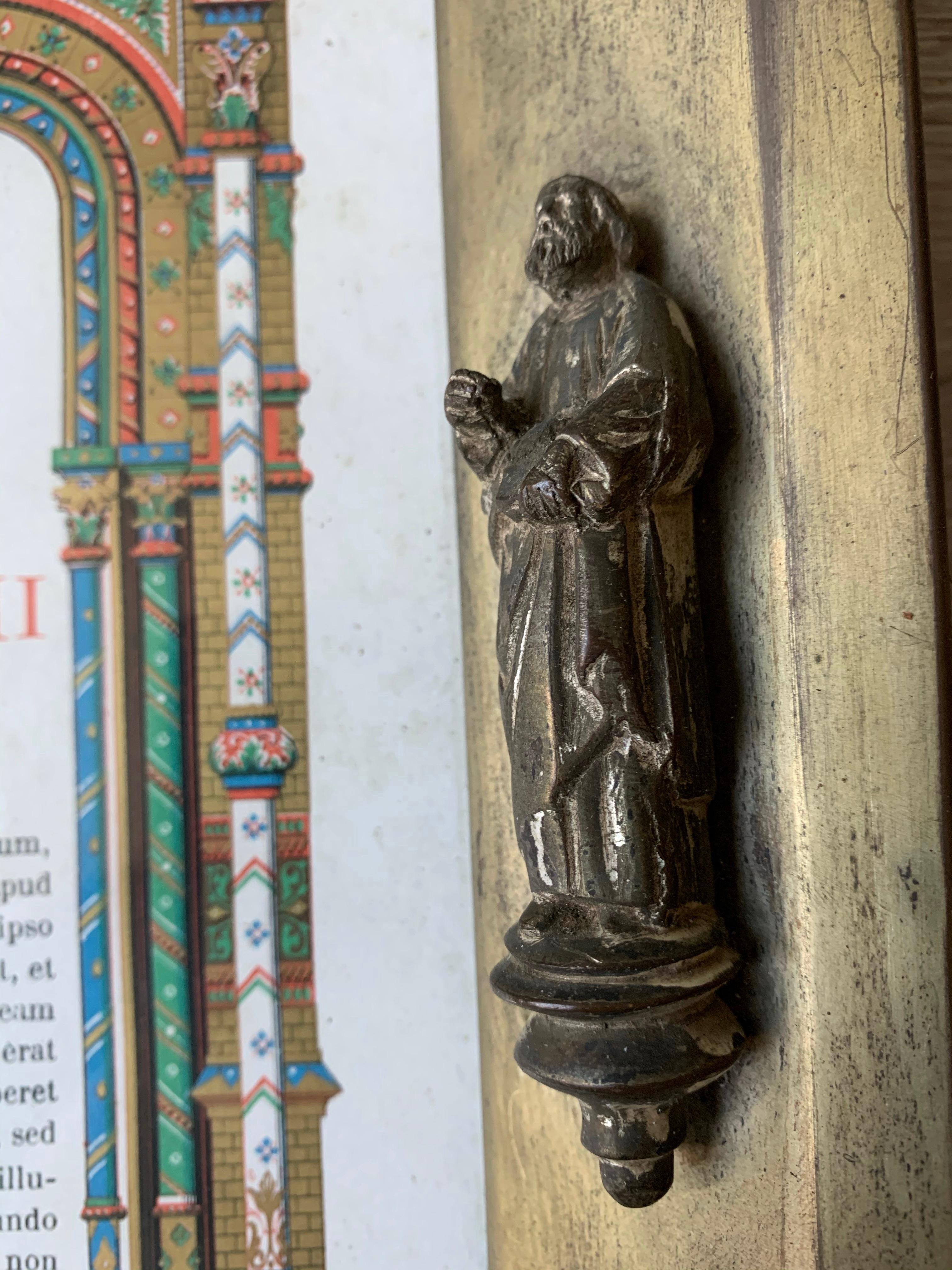 Antikes Paar gotische Wandbilderrahmen aus Messing und Bronze mit Heiligen-Skulpturen, antik (20. Jahrhundert) im Angebot