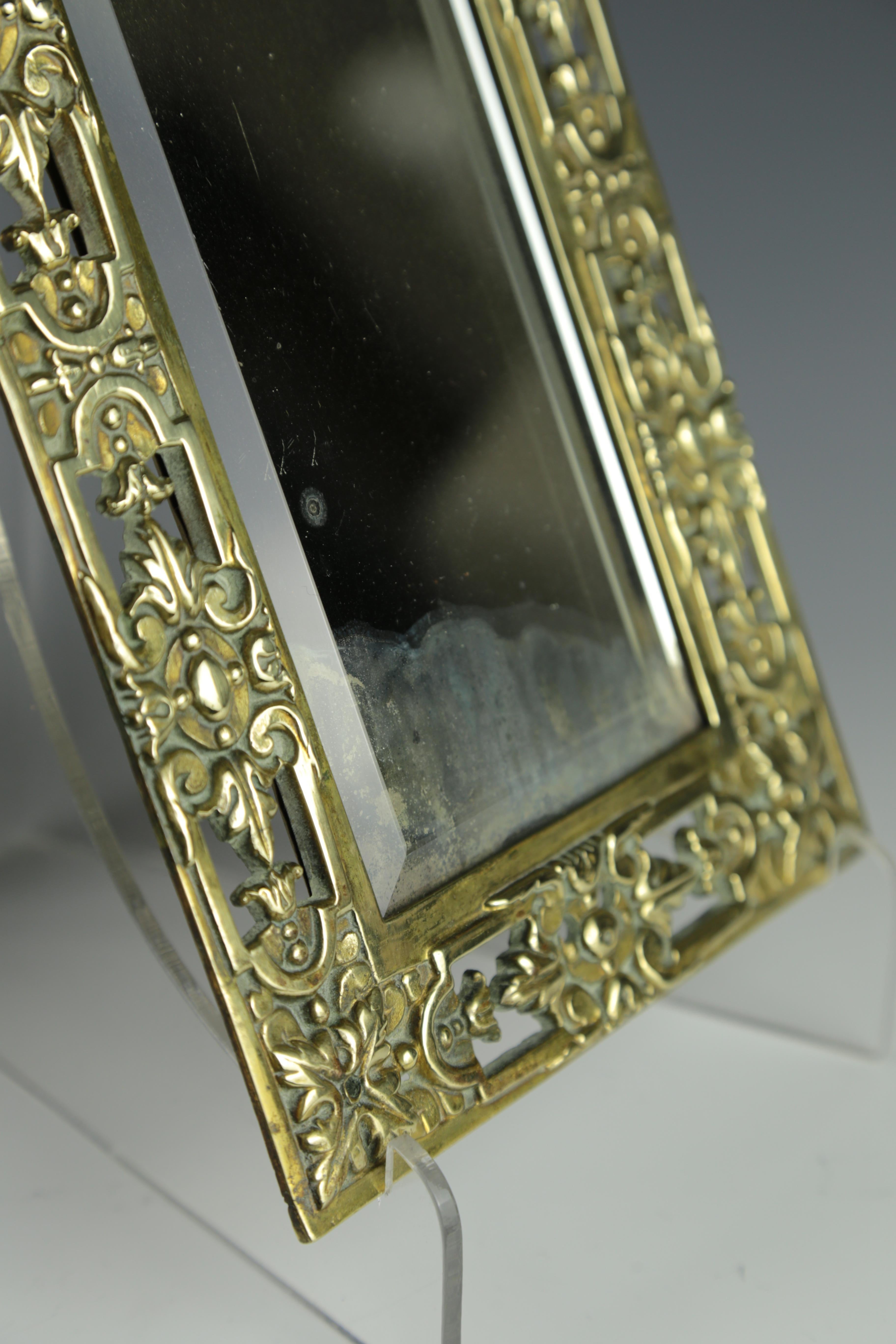Ancienne paire de miroirs muraux victoriens britanniques en vente 5