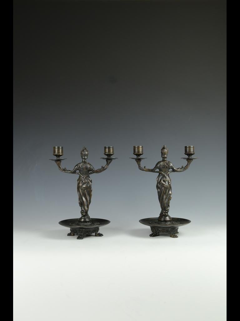 XIXe siècle Paire de candélabres anciens en bronze de déesses d'Athènes par F. Souchal, Paris (vers 1850) en vente