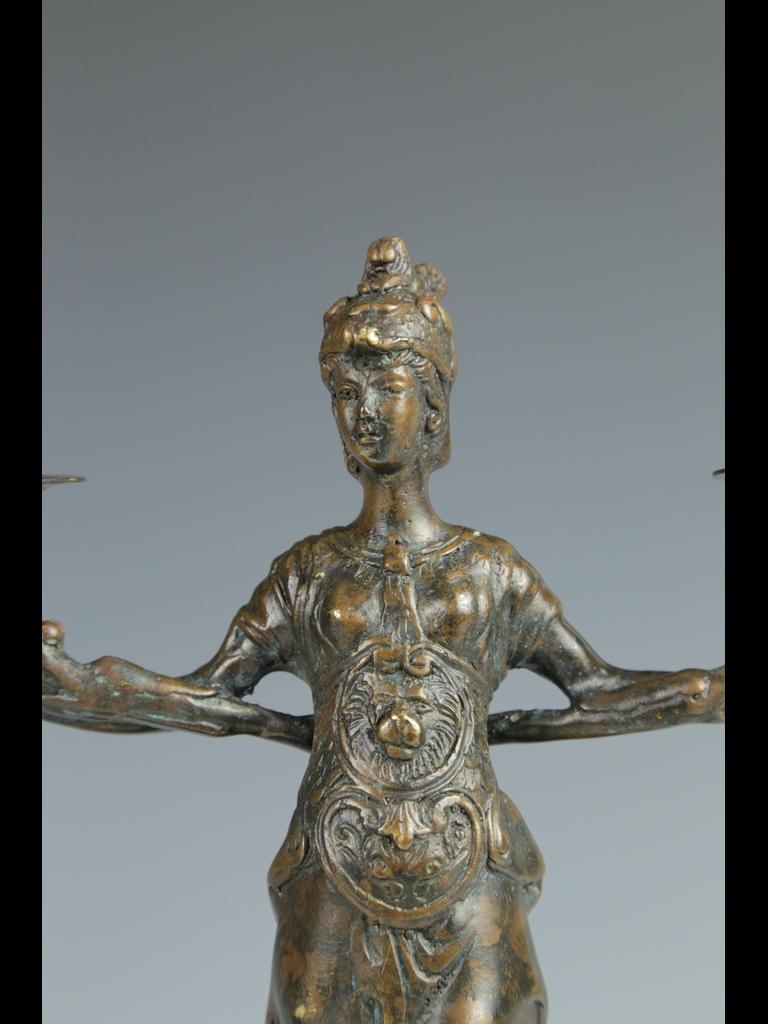 Paire de candélabres anciens en bronze de déesses d'Athènes par F. Souchal, Paris (vers 1850) en vente 2