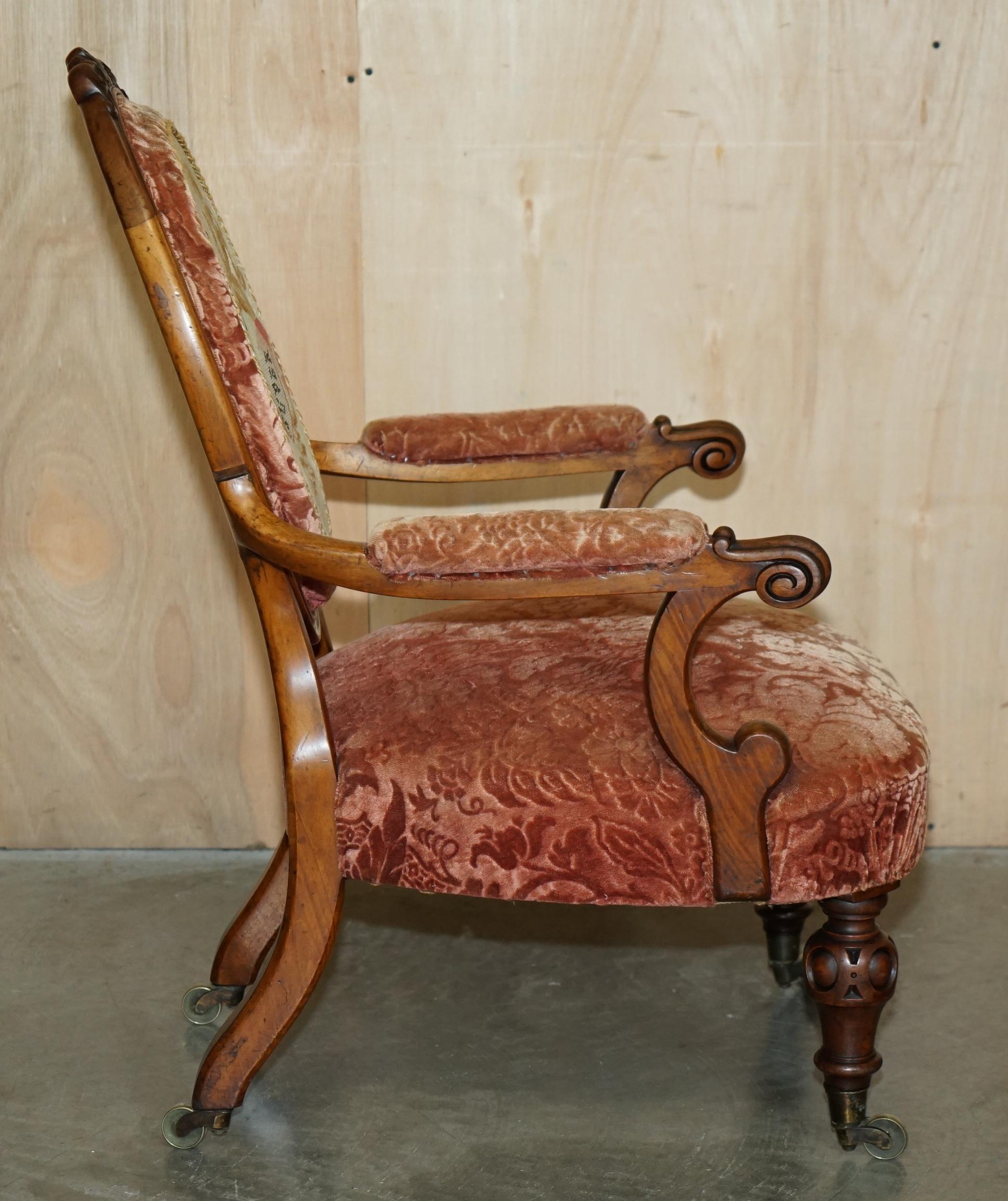 PAR ANTIGUO DE C HINDLEY & SONS ARMORIAL COAT OF ARMS CRESTS FRENCH ARMCHAIRs en venta 4