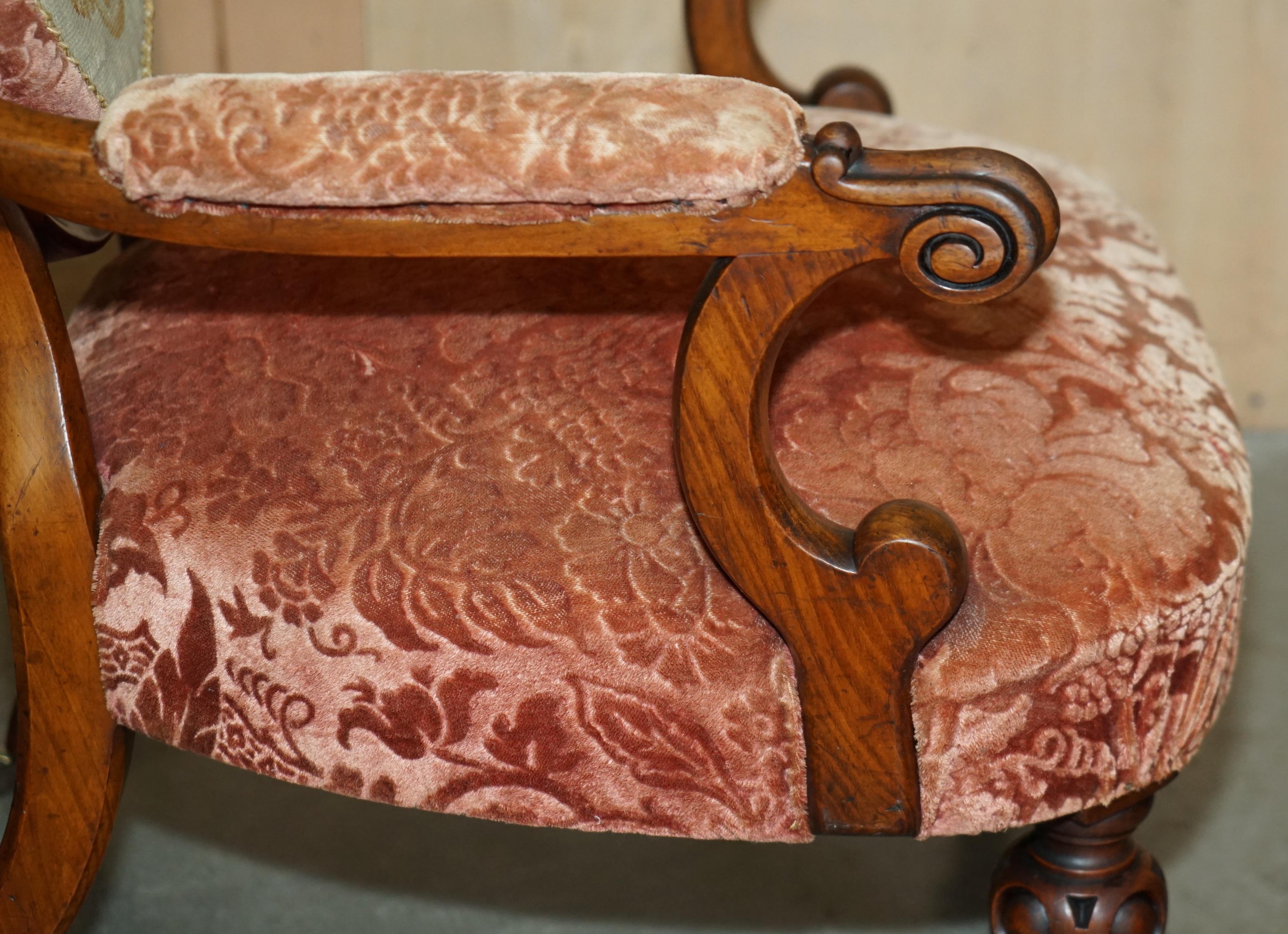 PAR ANTIGUO DE C HINDLEY & SONS ARMORIAL COAT OF ARMS CRESTS FRENCH ARMCHAIRs en venta 5