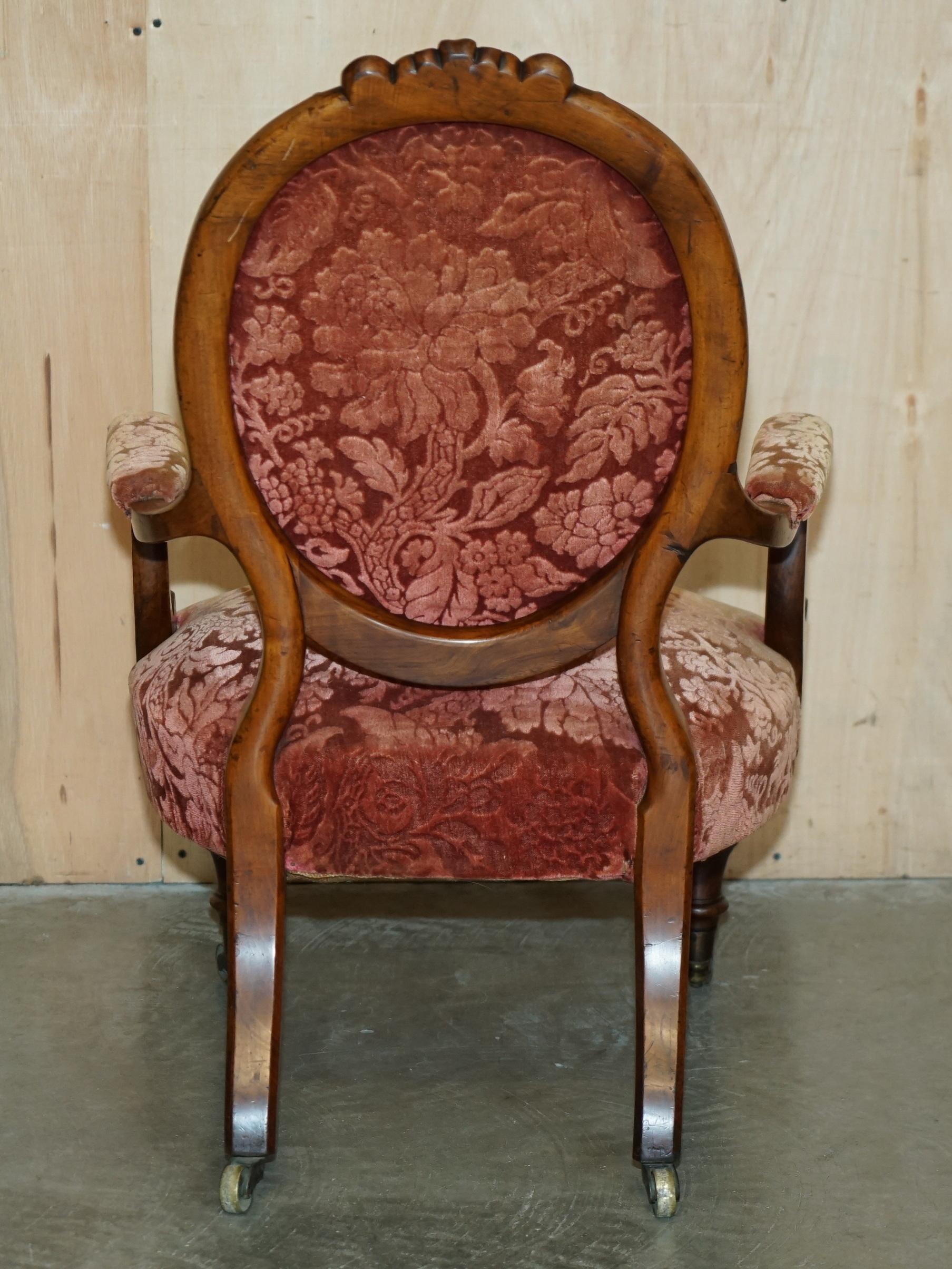 PAR ANTIGUO DE C HINDLEY & SONS ARMORIAL COAT OF ARMS CRESTS FRENCH ARMCHAIRs en venta 6