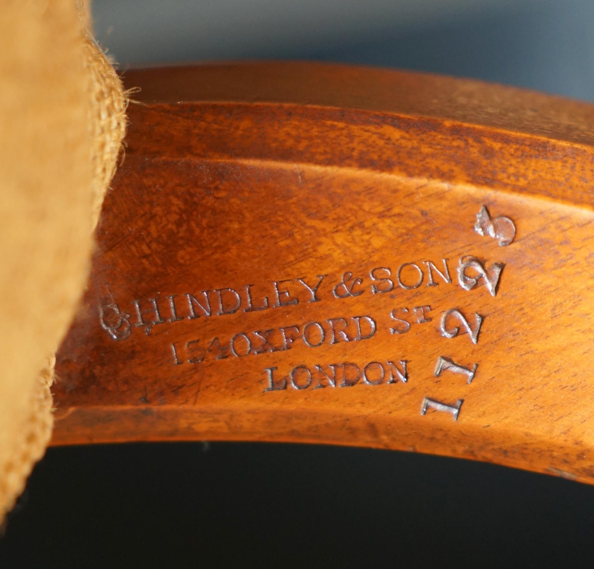 Antigüedades de la Casa Real

Royal House Antiques se complace en poner a la venta este par muy raro e importante de sillas de salón de C Hindley & Son, ligeramente restauradas, de hacia 1845, con crestas de escudo de armas reales bordadas a mano en