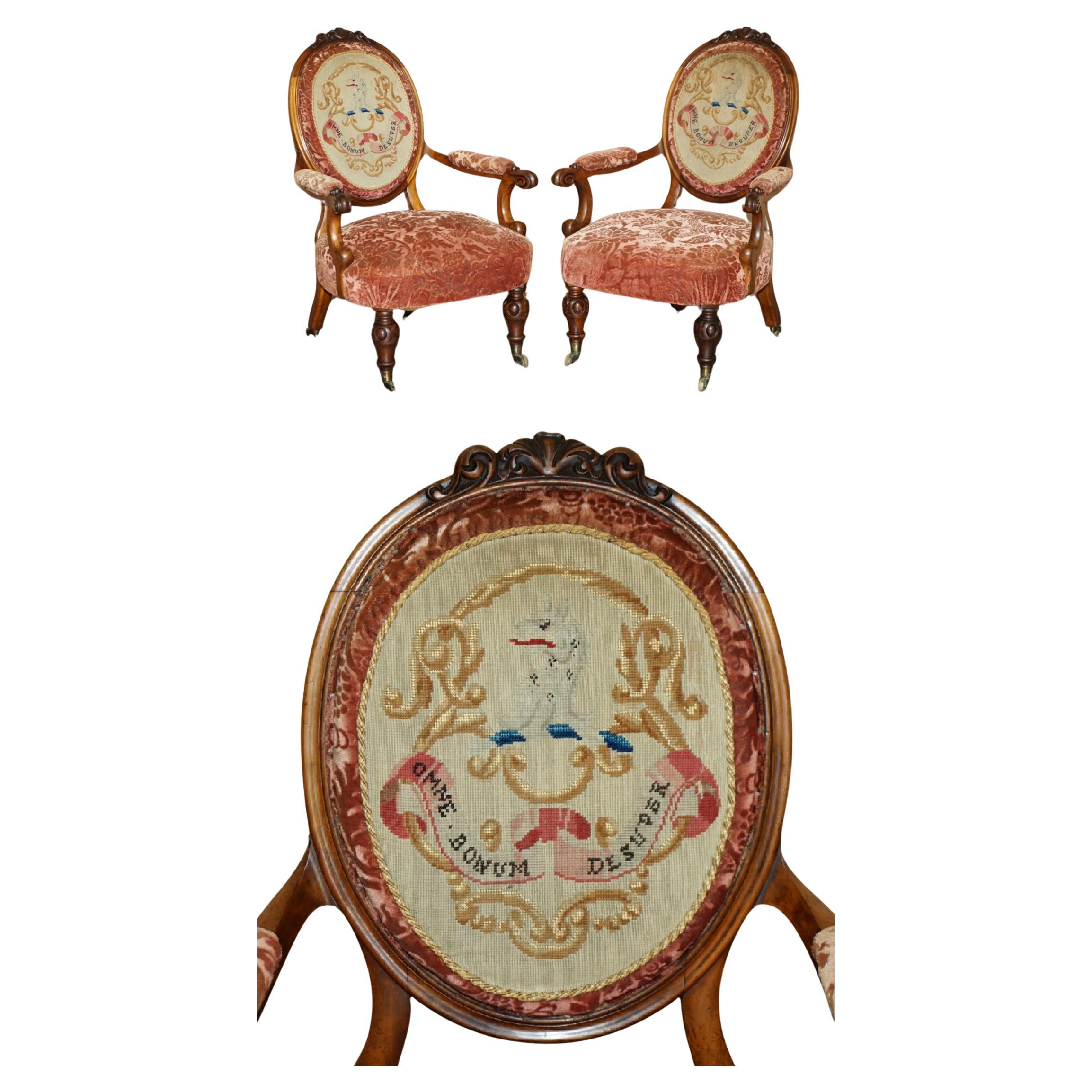 COPPIA ANTICA DI ARMORIO DI C.HINDLEY & SONS CON CAMICE D'ARMA CRESTE FRANCESE