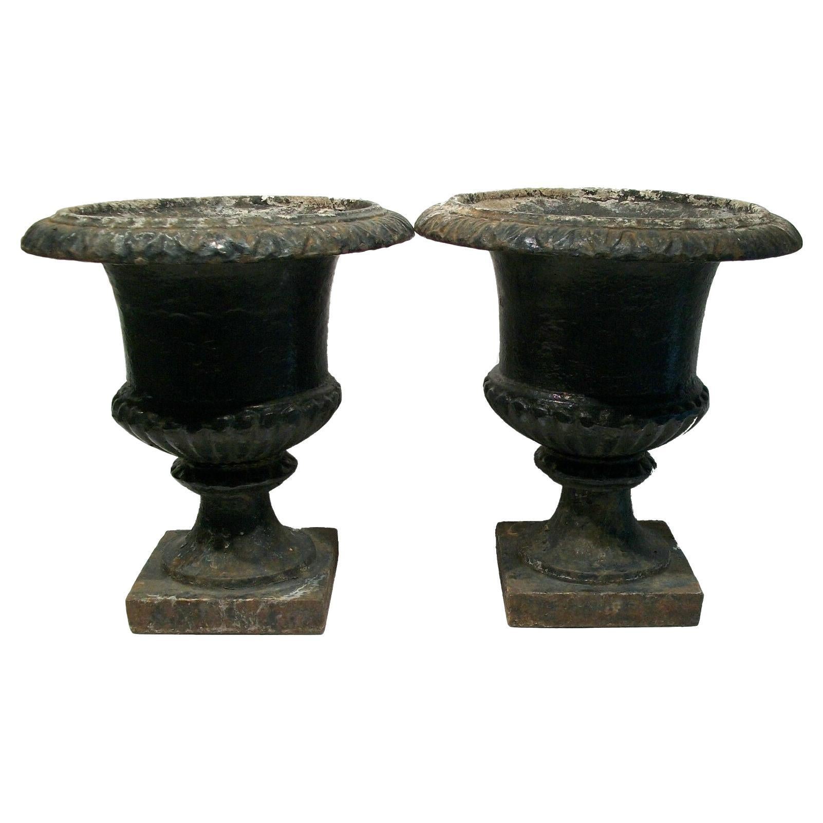 Antique Pair of Campagna Form Cast Iron Garden Urns, U.S., Late 19th Century