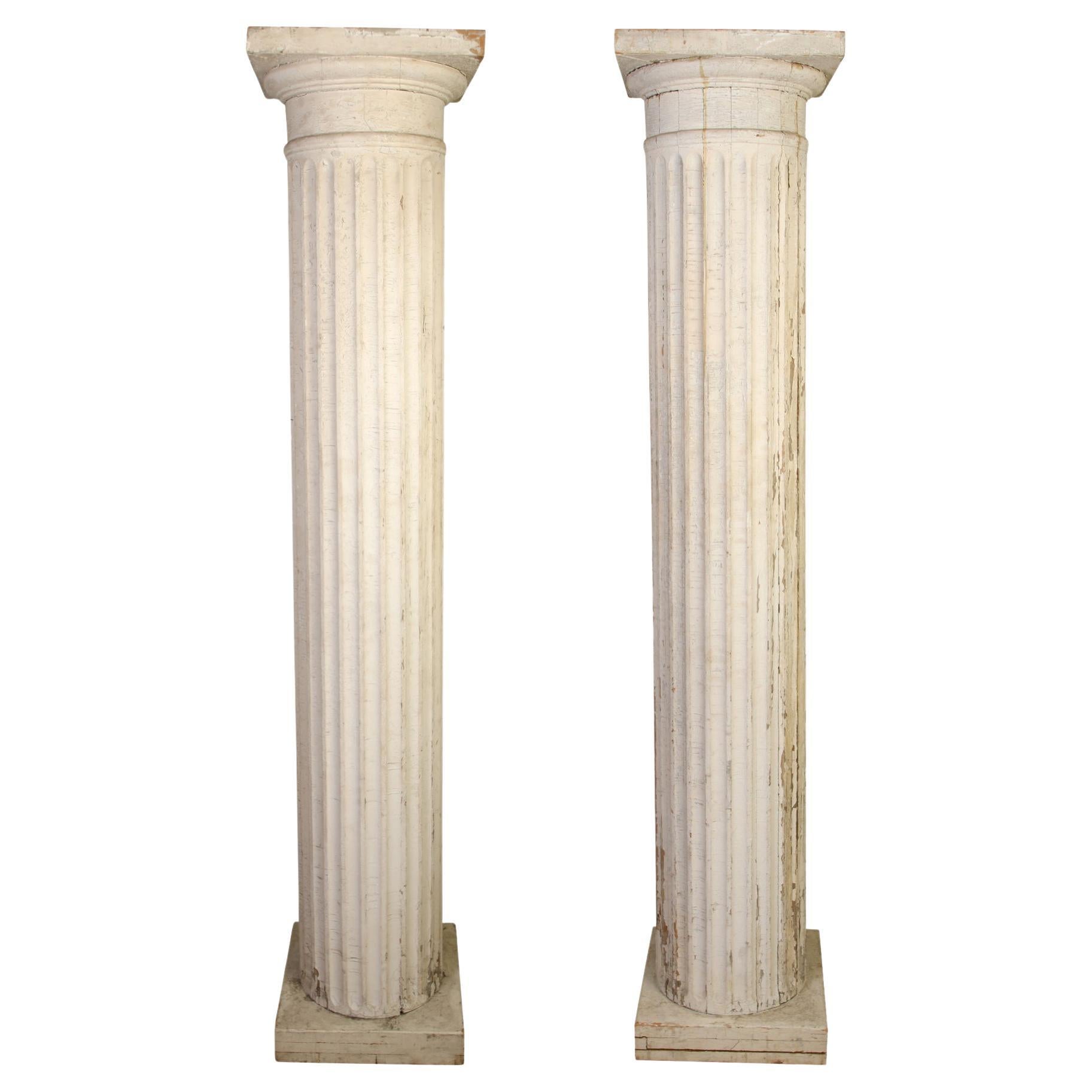 Paire de colonnes anciennes en bois peint sculpté et cannelé