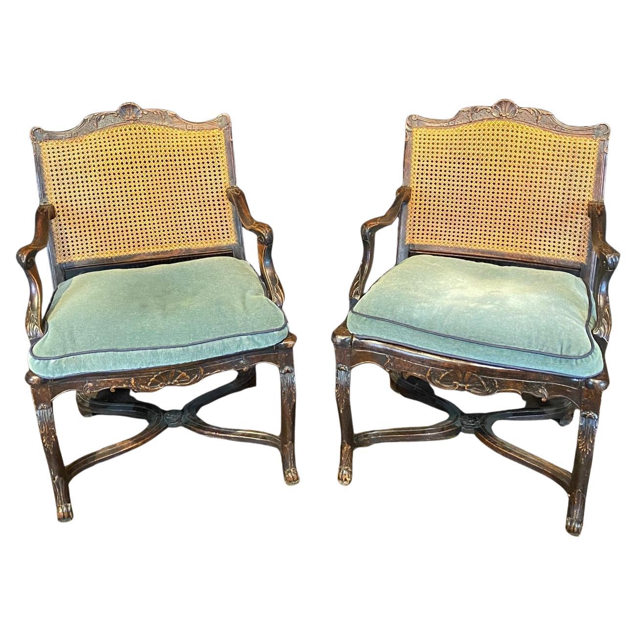 Antique Pair of Carved 
Caned French Armchairs with Mohair Cushions en venta