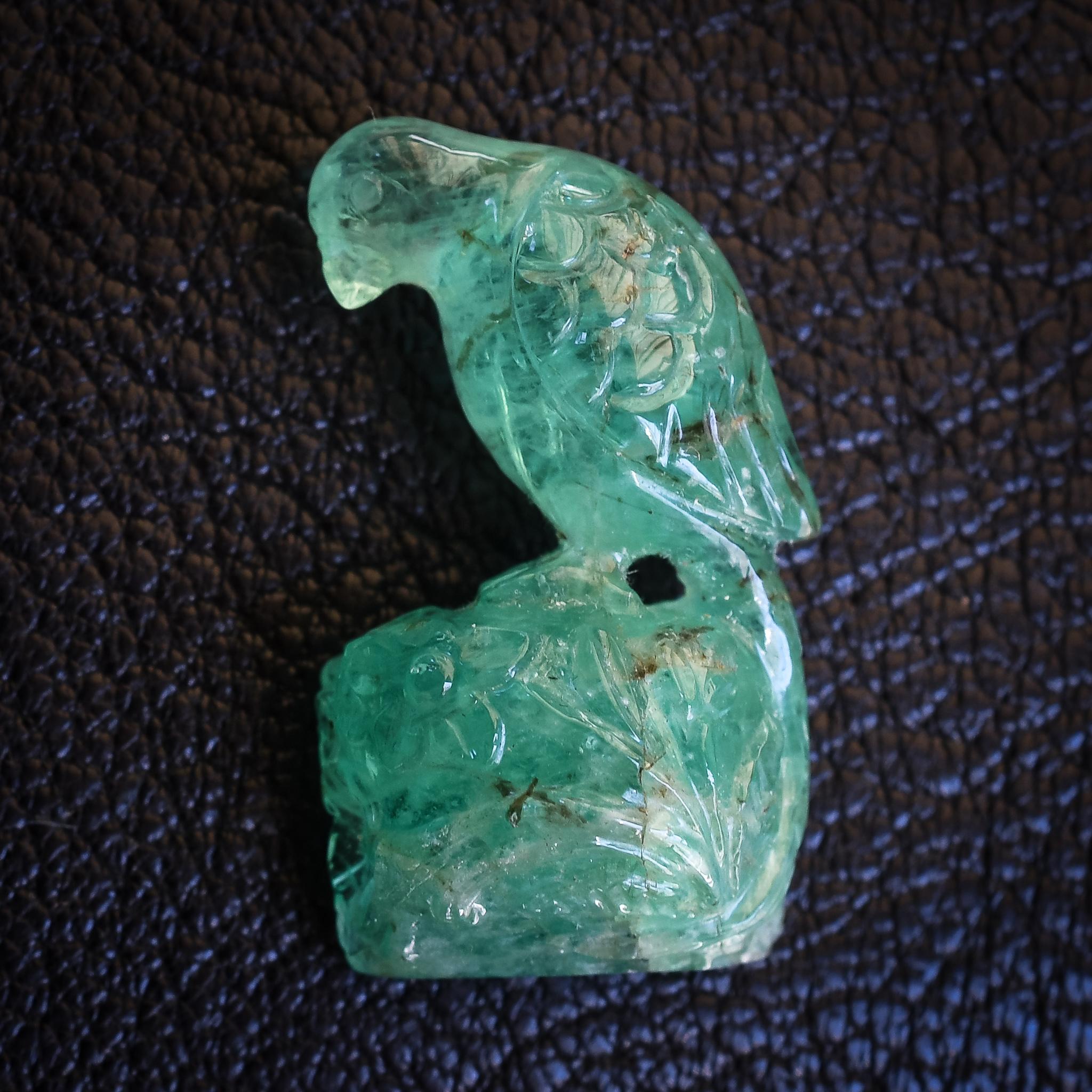 Antique Pair of Carved Emerald Parrots For Sale 1
