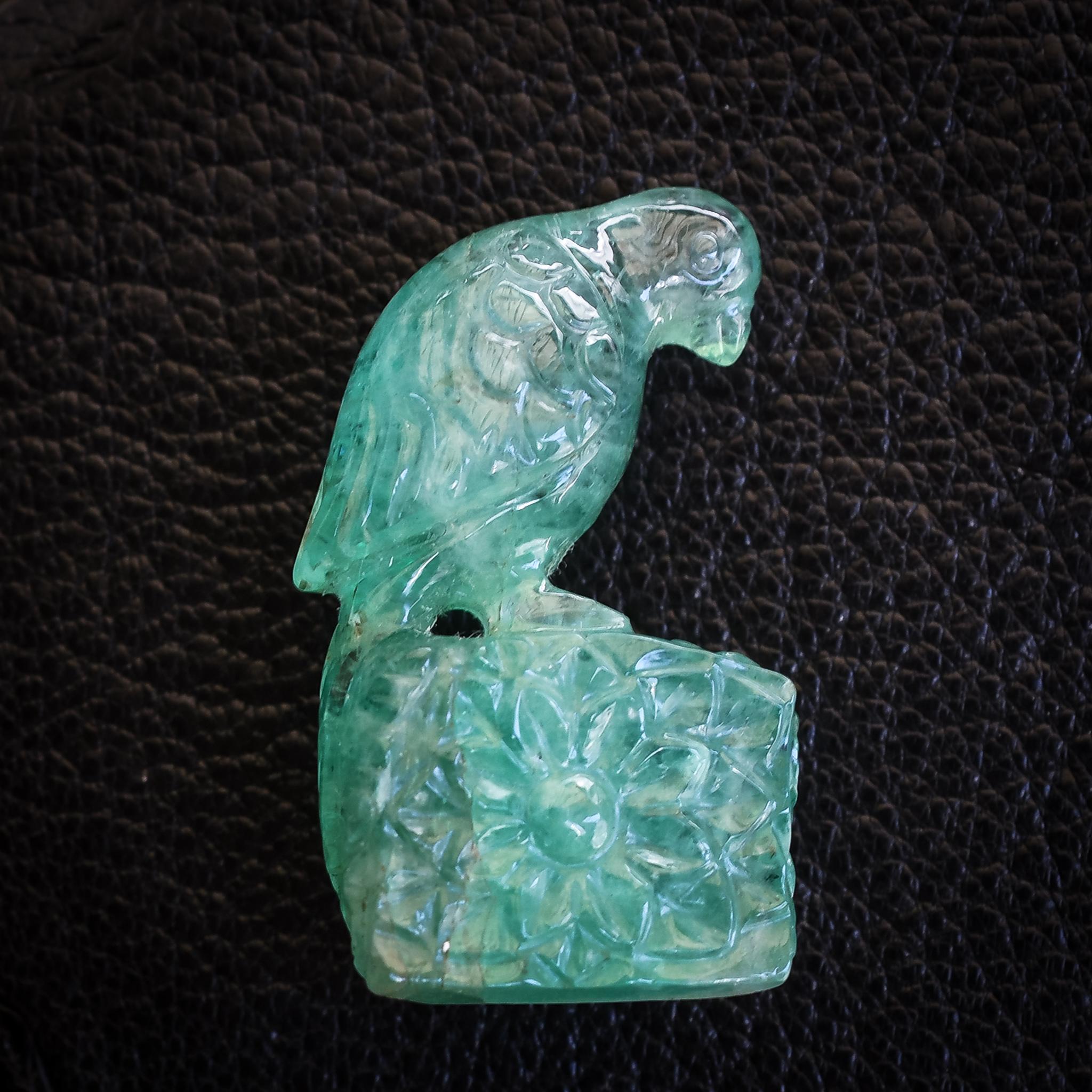 Antique Pair of Carved Emerald Parrots For Sale 2