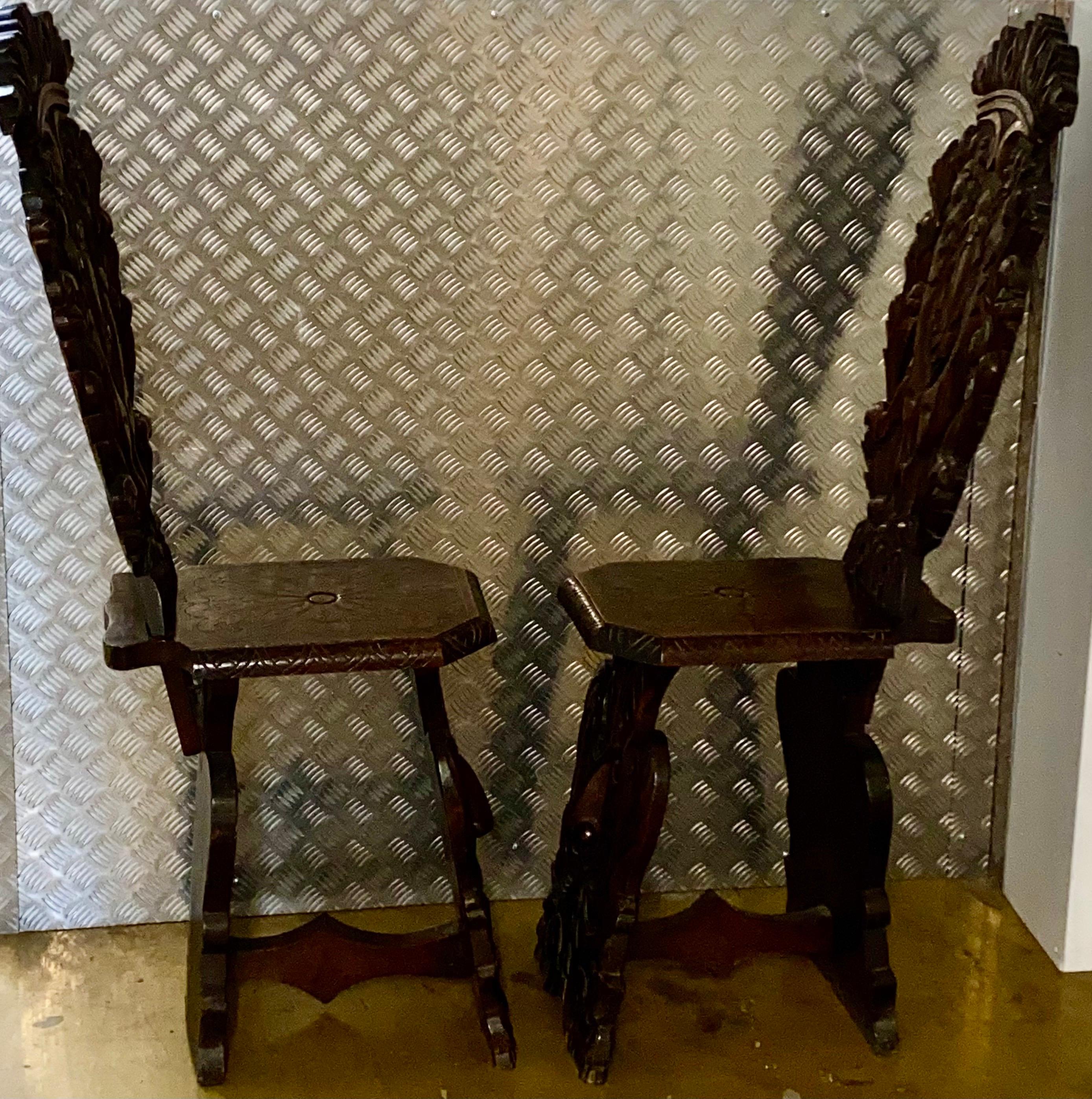 Antique Pair of Carved Italian Walnut Sgabello Hall Chairs Early 19th Century In Good Condition In London, GB