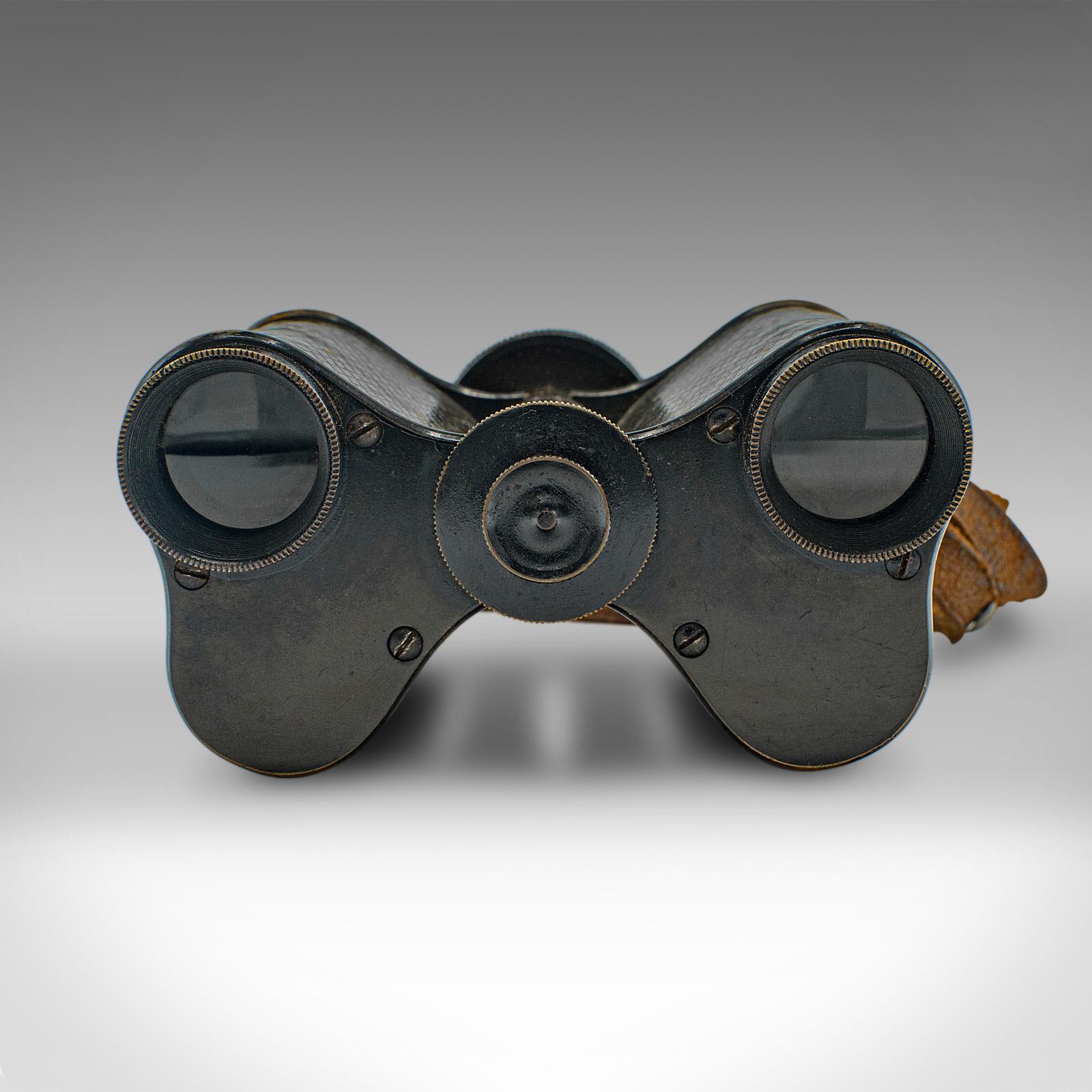 Britannique Ancienne paire de binoculares anglaises, laiton, instrument optique victorien en vente