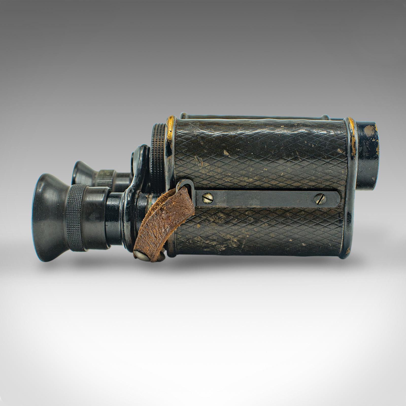 20ième siècle Ancienne paire de binoculares anglaises, laiton, instrument optique victorien en vente