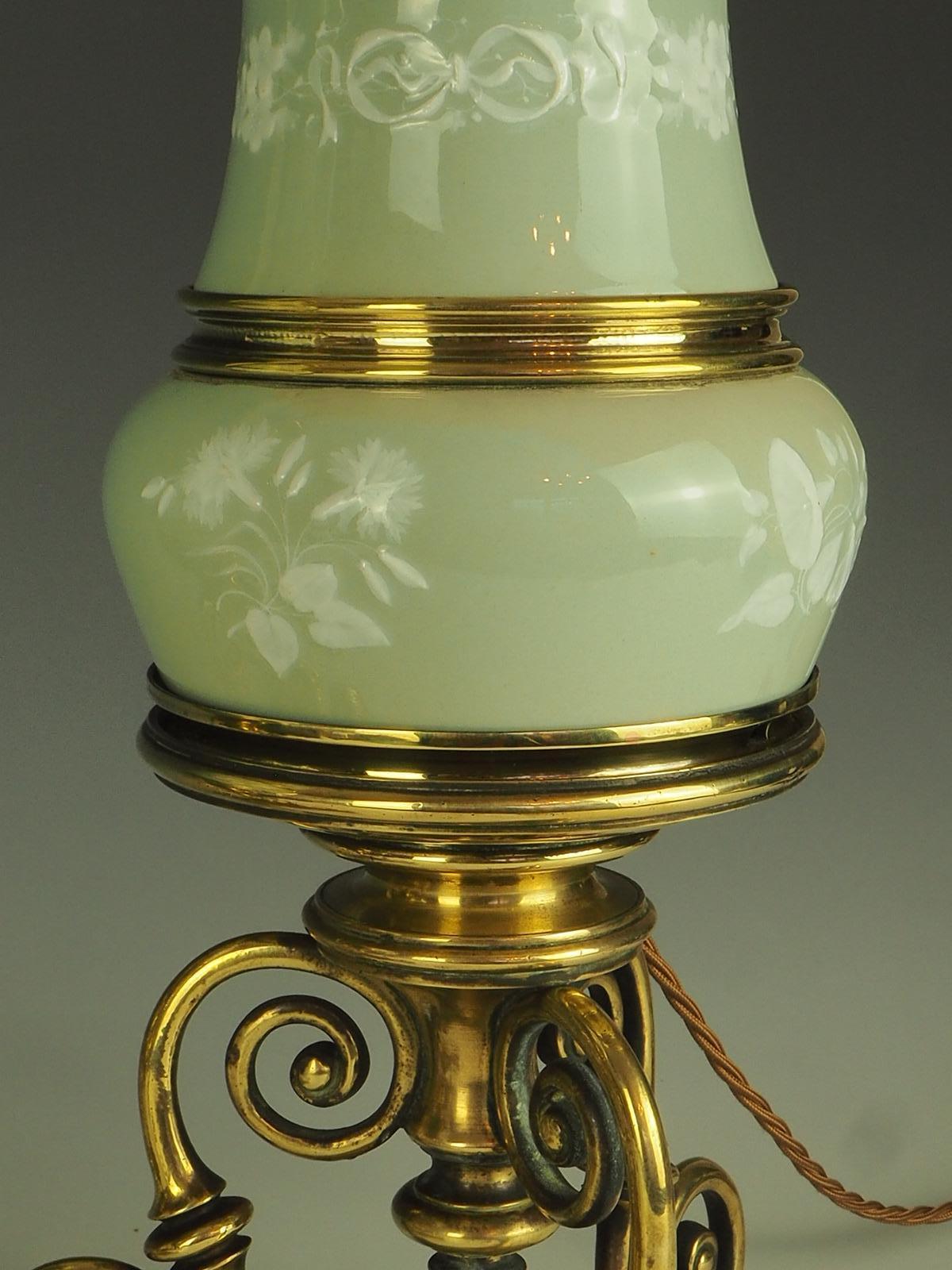 Paire de lampes de table anciennes en porcelaine céladon en vente 12
