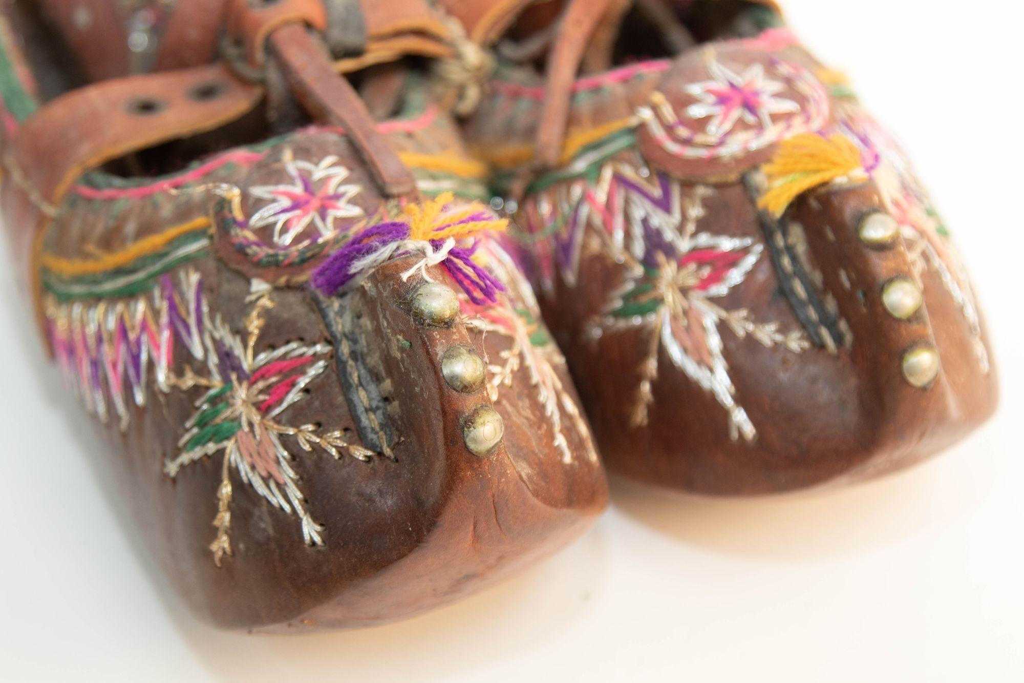 Antique Pair of Charogh Ethnic Shoes from Turkey For Sale 1