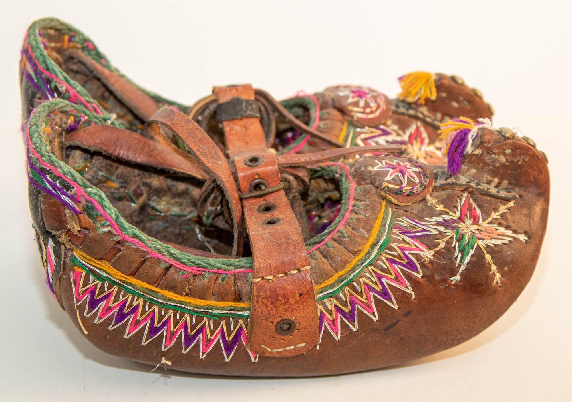 Antique Pair of Charogh Ethnic Shoes from Turkey For Sale 2