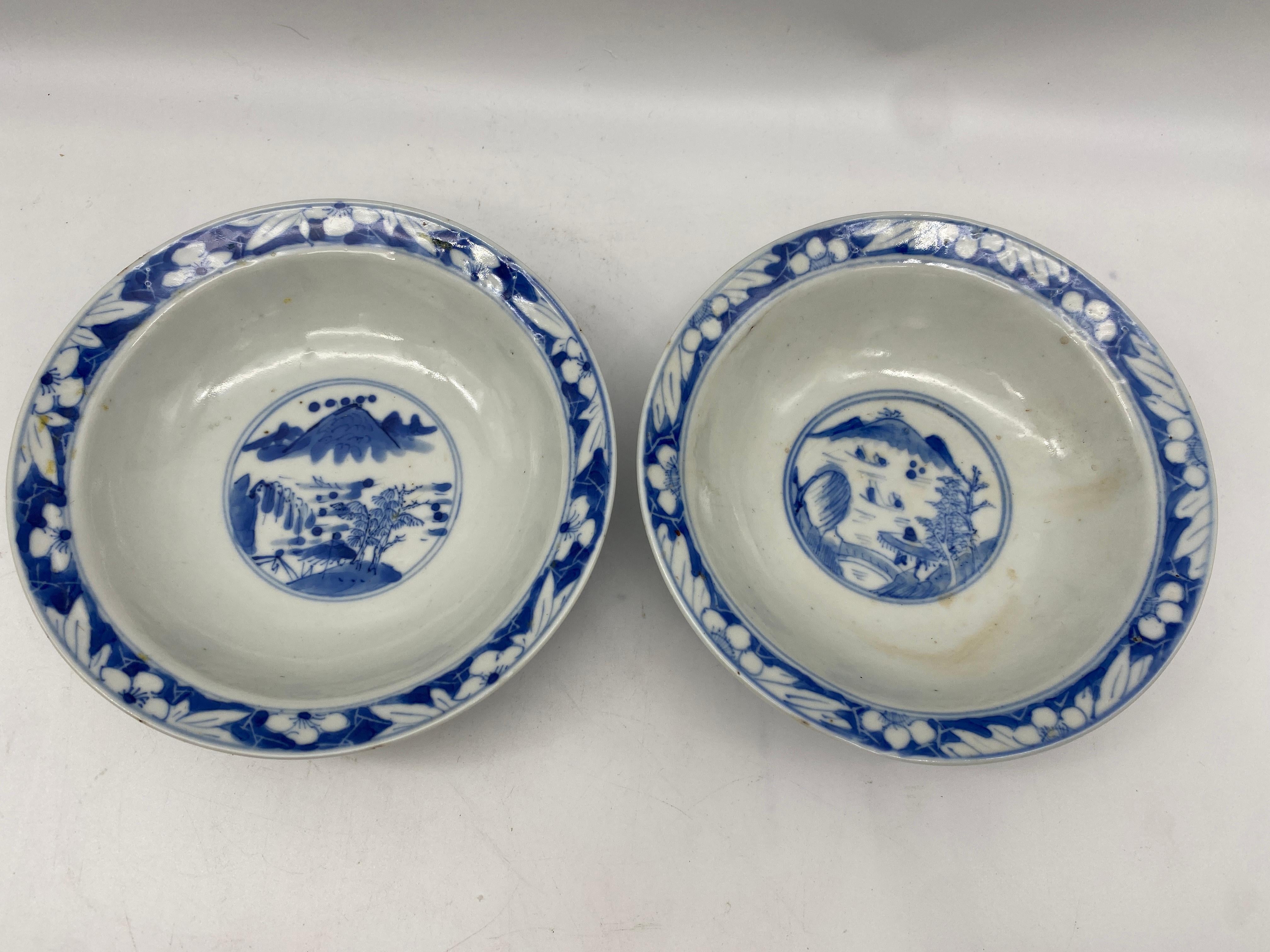 Antique Pair of Chinese Blue and White Porcelain Bowls For Sale 5