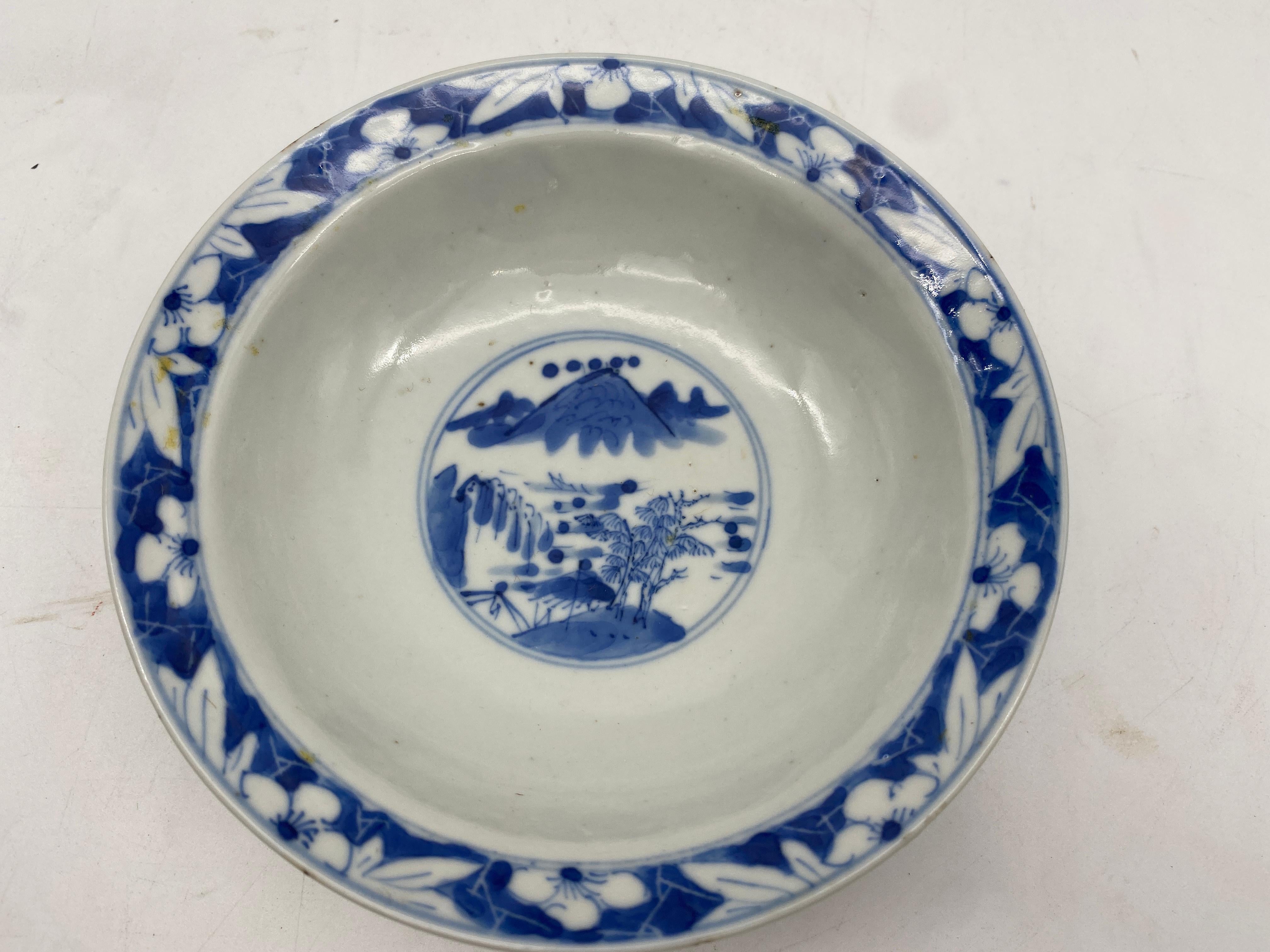 Antique Pair of Chinese Blue and White Porcelain Bowls For Sale 6