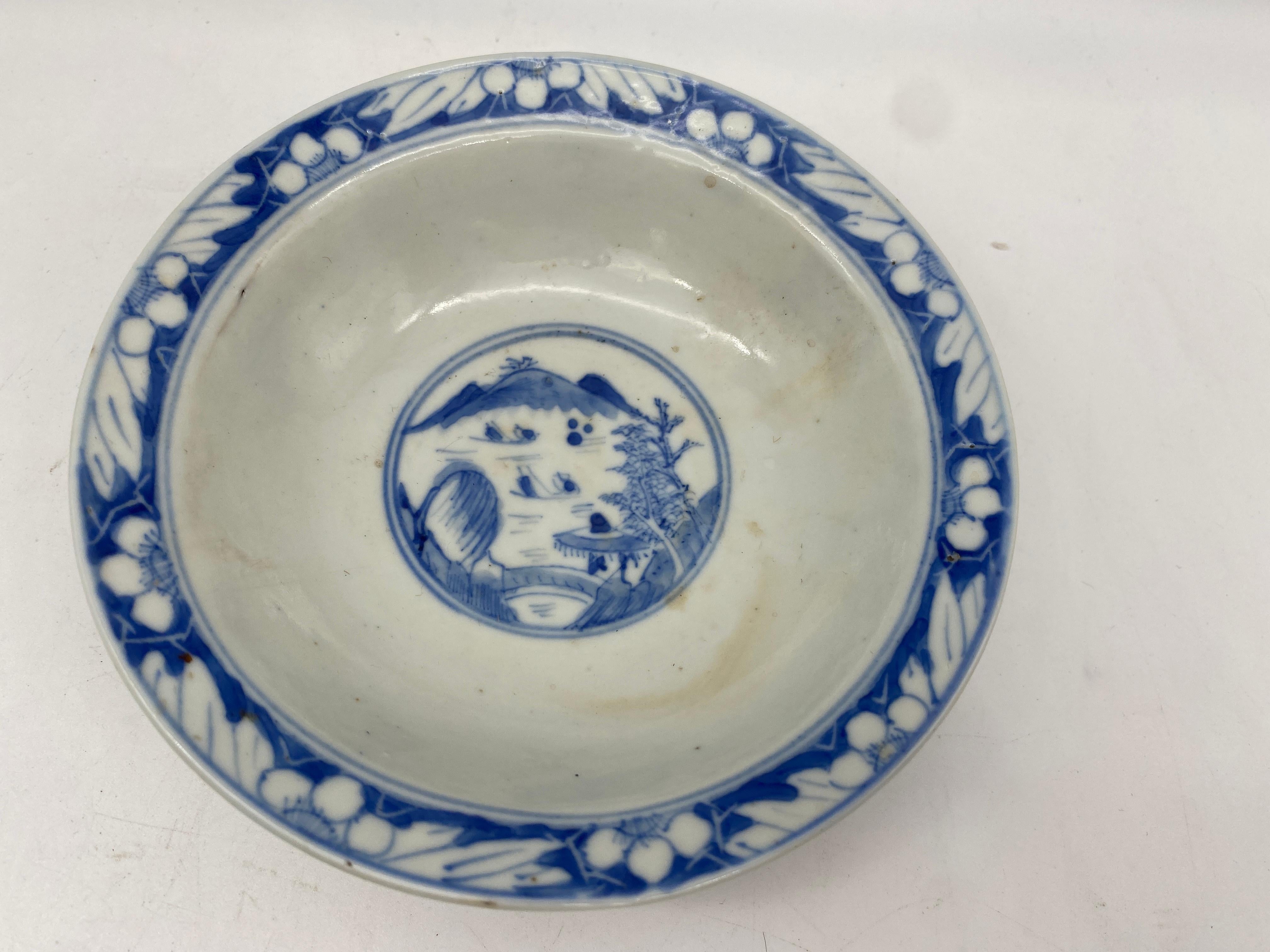 Qing Antique Pair of Chinese Blue and White Porcelain Bowls For Sale