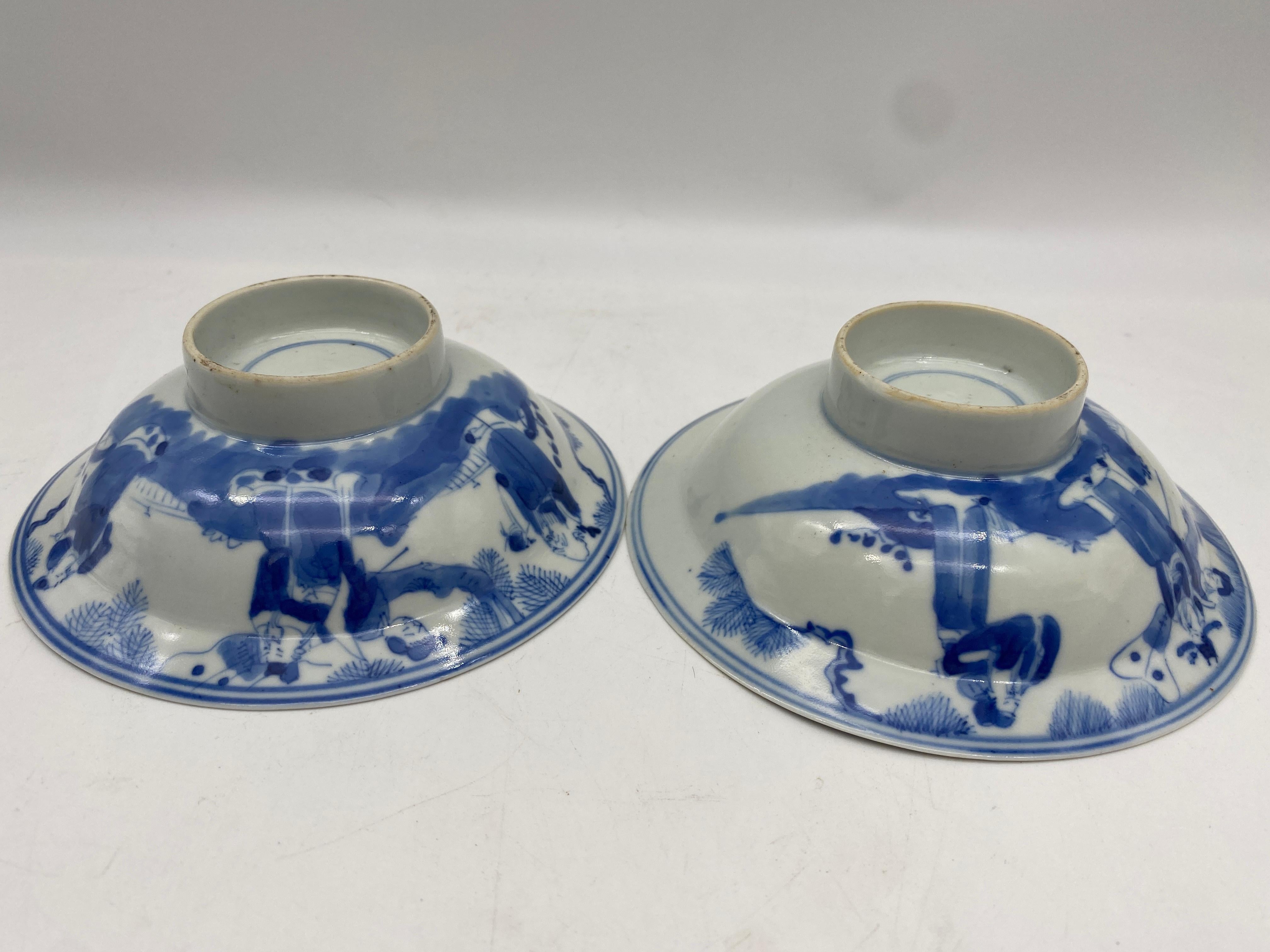 Antique Pair of Chinese Blue and White Porcelain Bowls For Sale 1