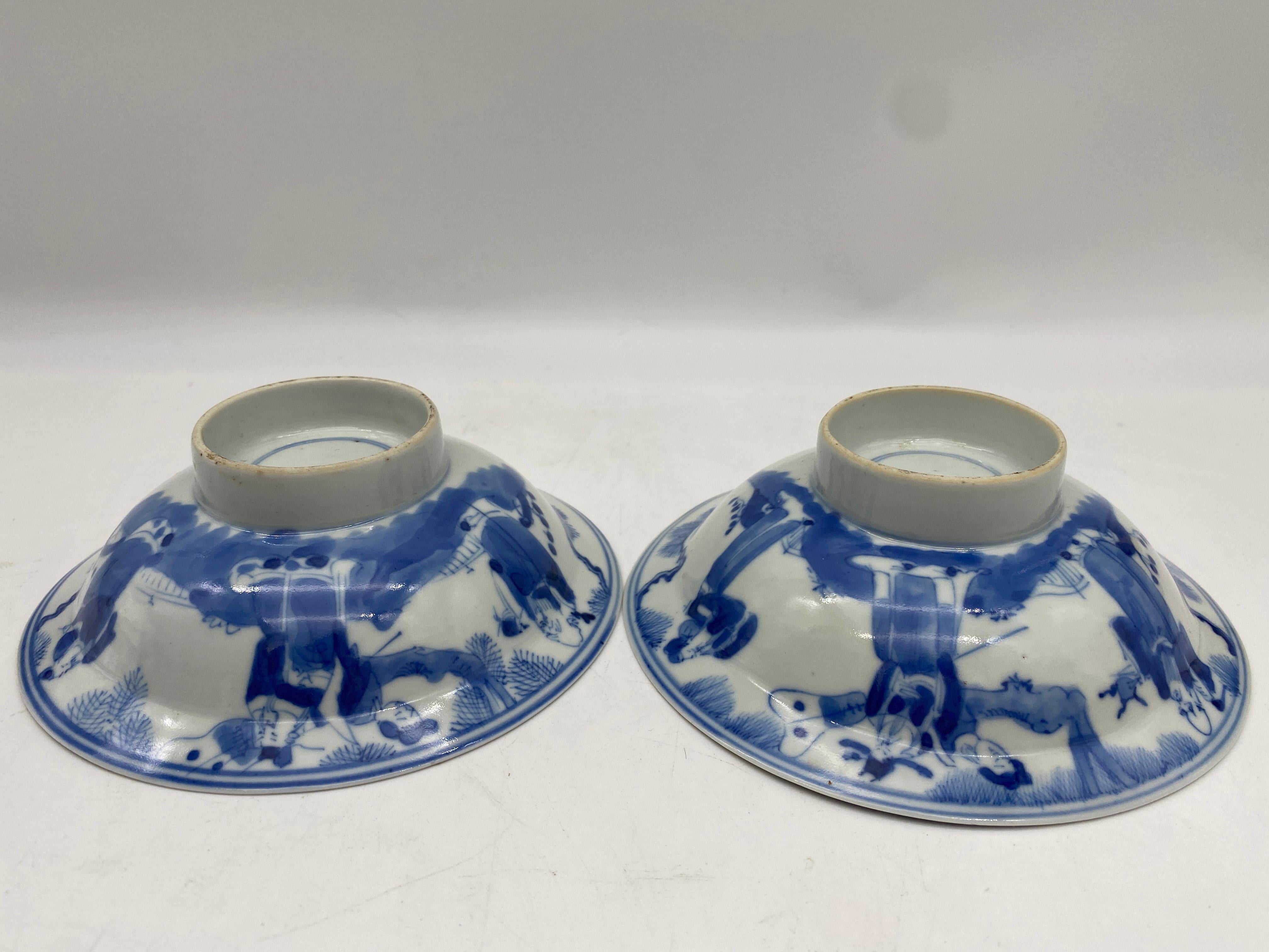 Antique Pair of Chinese Blue and White Porcelain Bowls For Sale 2