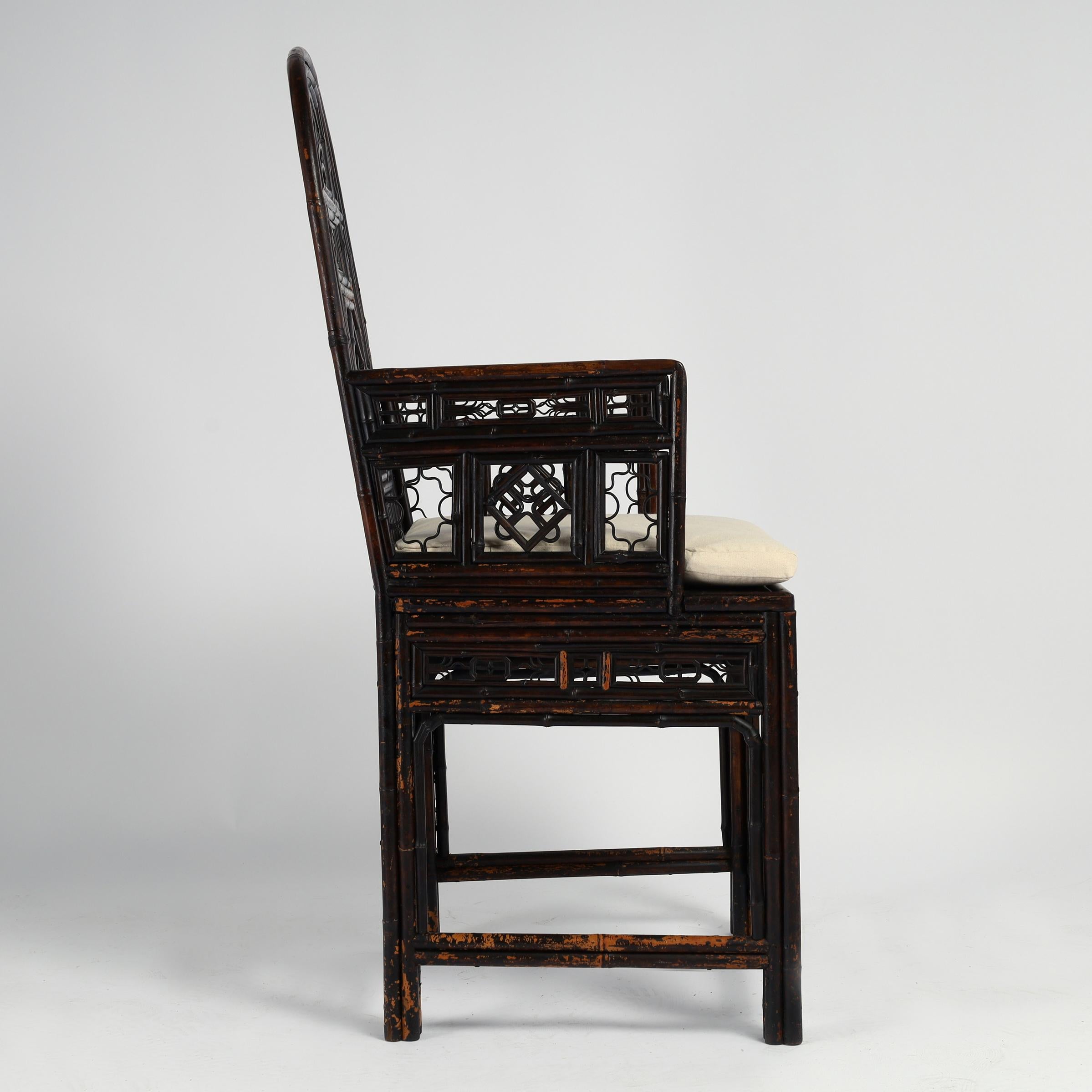 Victorien Ancienne paire de chaises chinoises en bambou de style Pavillion de Brighton en vente