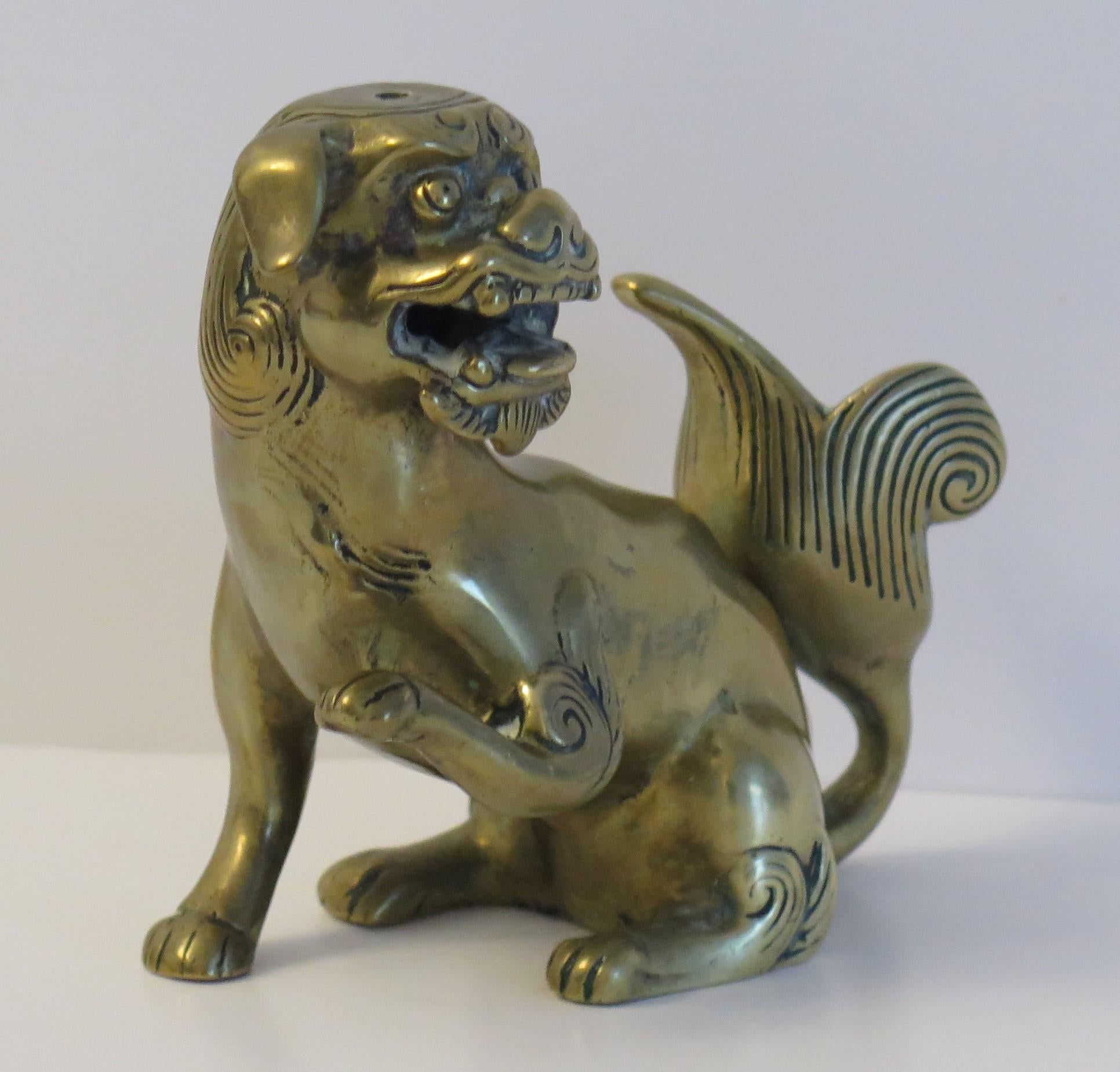 Antikes Paar chinesischer Bronze- Foo-Hunde, gut detailliert, Qing, frühes 19. Jahrhundert im Angebot 4