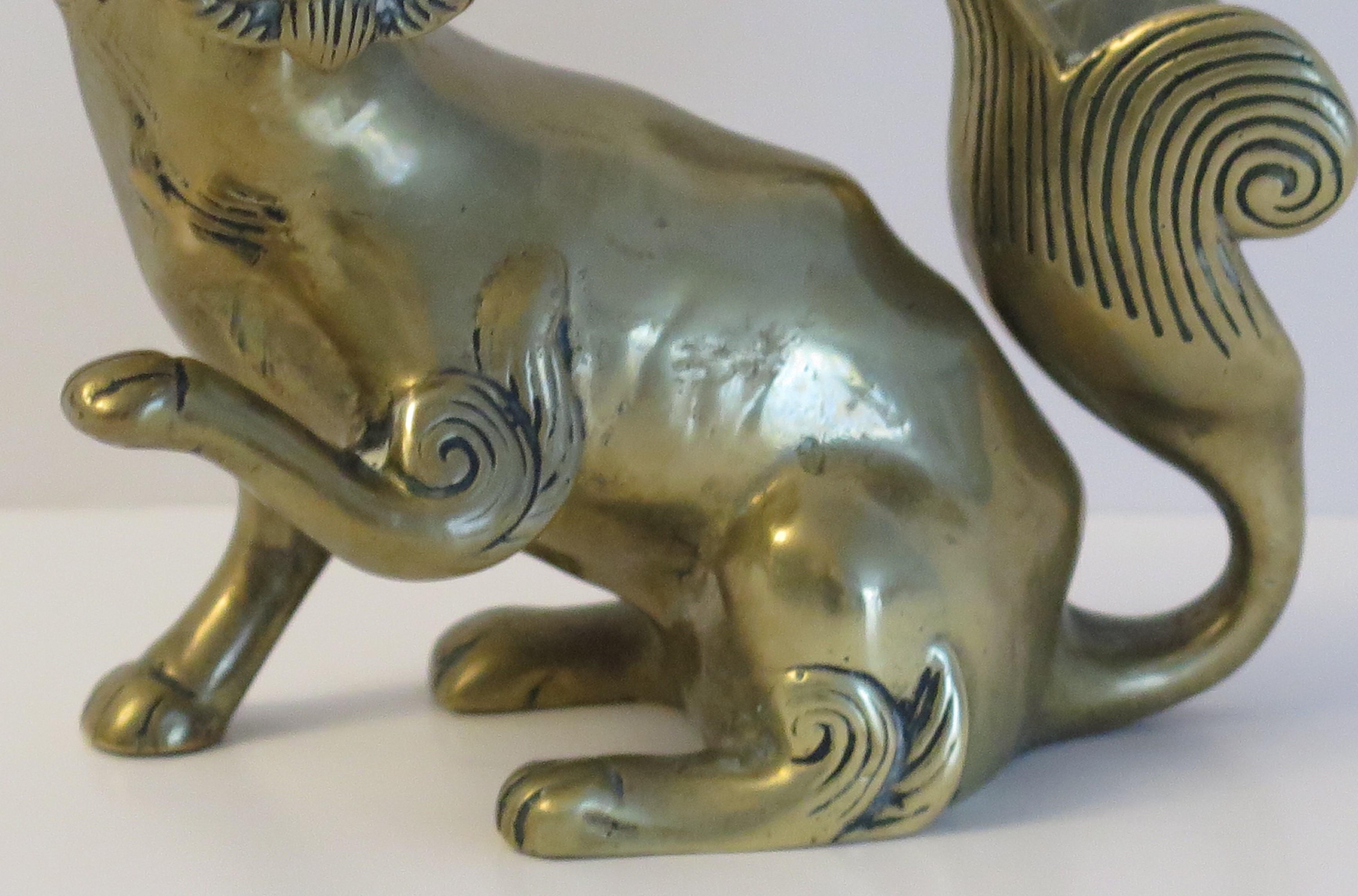 Antikes Paar chinesischer Bronze- Foo-Hunde, gut detailliert, Qing, frühes 19. Jahrhundert im Angebot 6