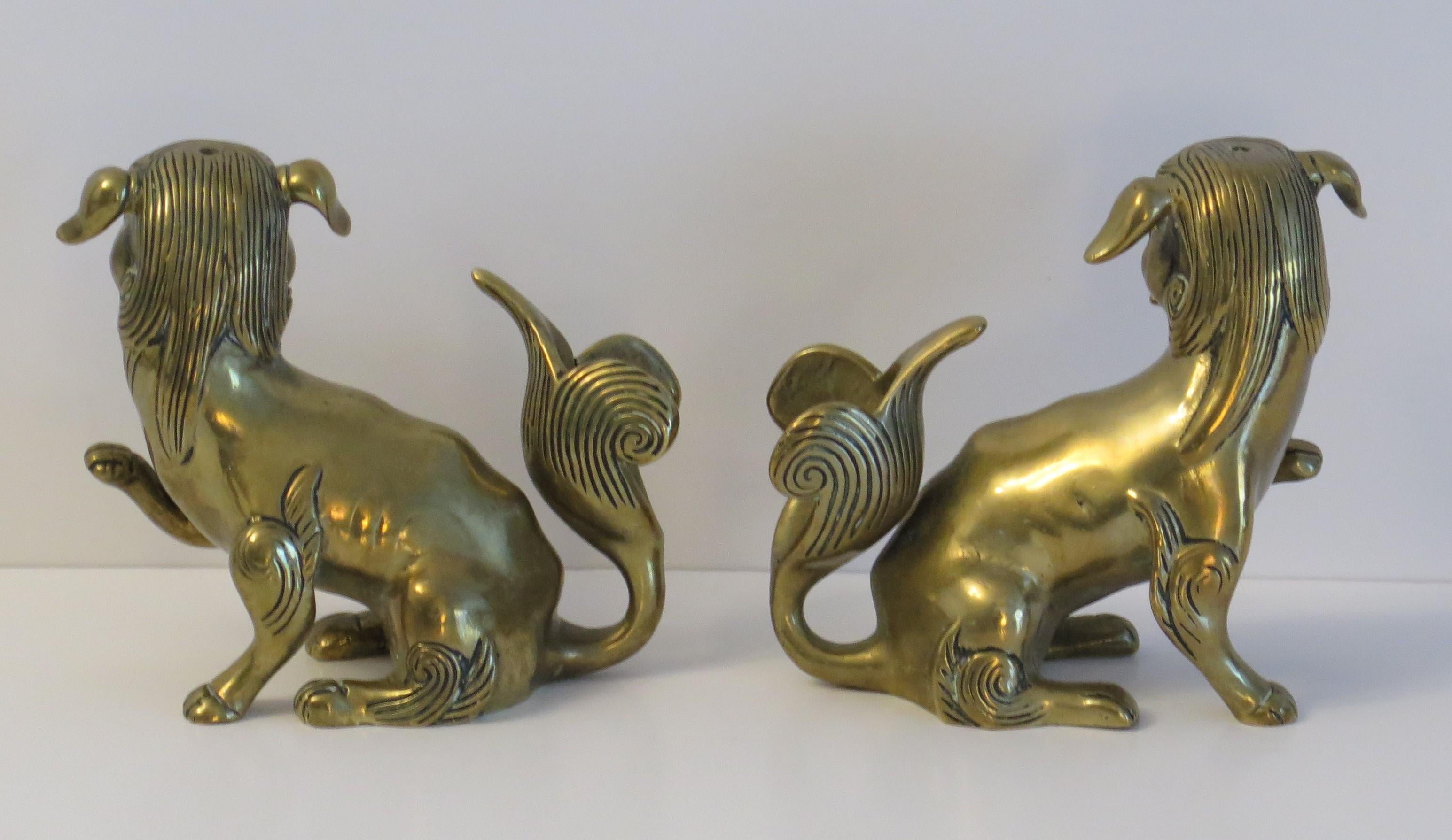 Antikes Paar chinesischer Bronze- Foo-Hunde, gut detailliert, Qing, frühes 19. Jahrhundert im Angebot 1