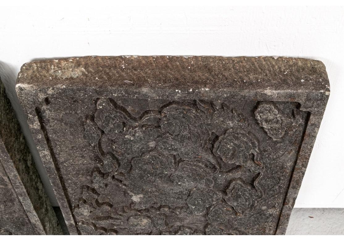 Antikes Paar chinesischer geschnitzter Stein-Gartentafeln mit Drachen im Zustand „Gut“ im Angebot in Bridgeport, CT